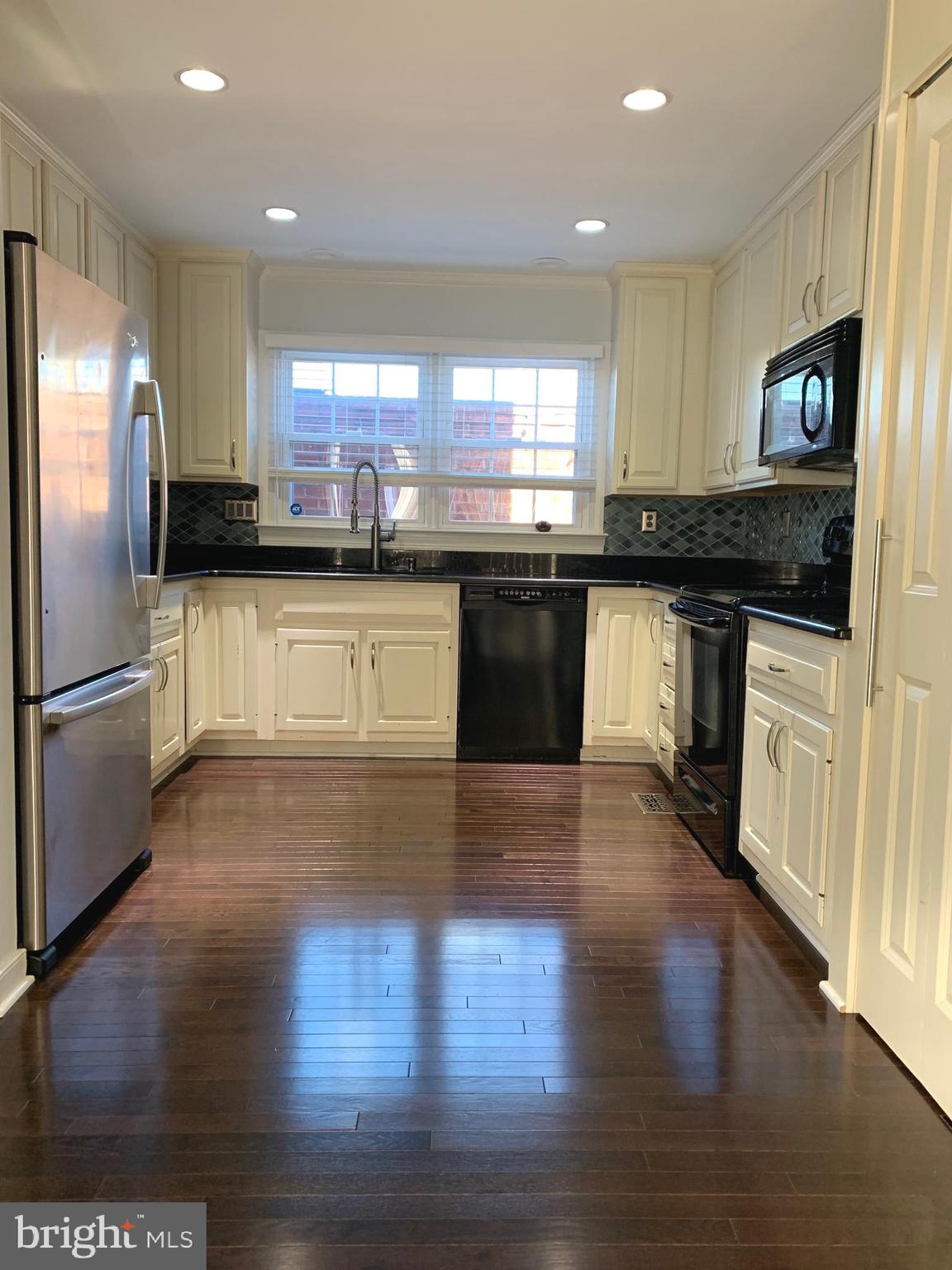 FEDERAL SQUARE - Residential Lease