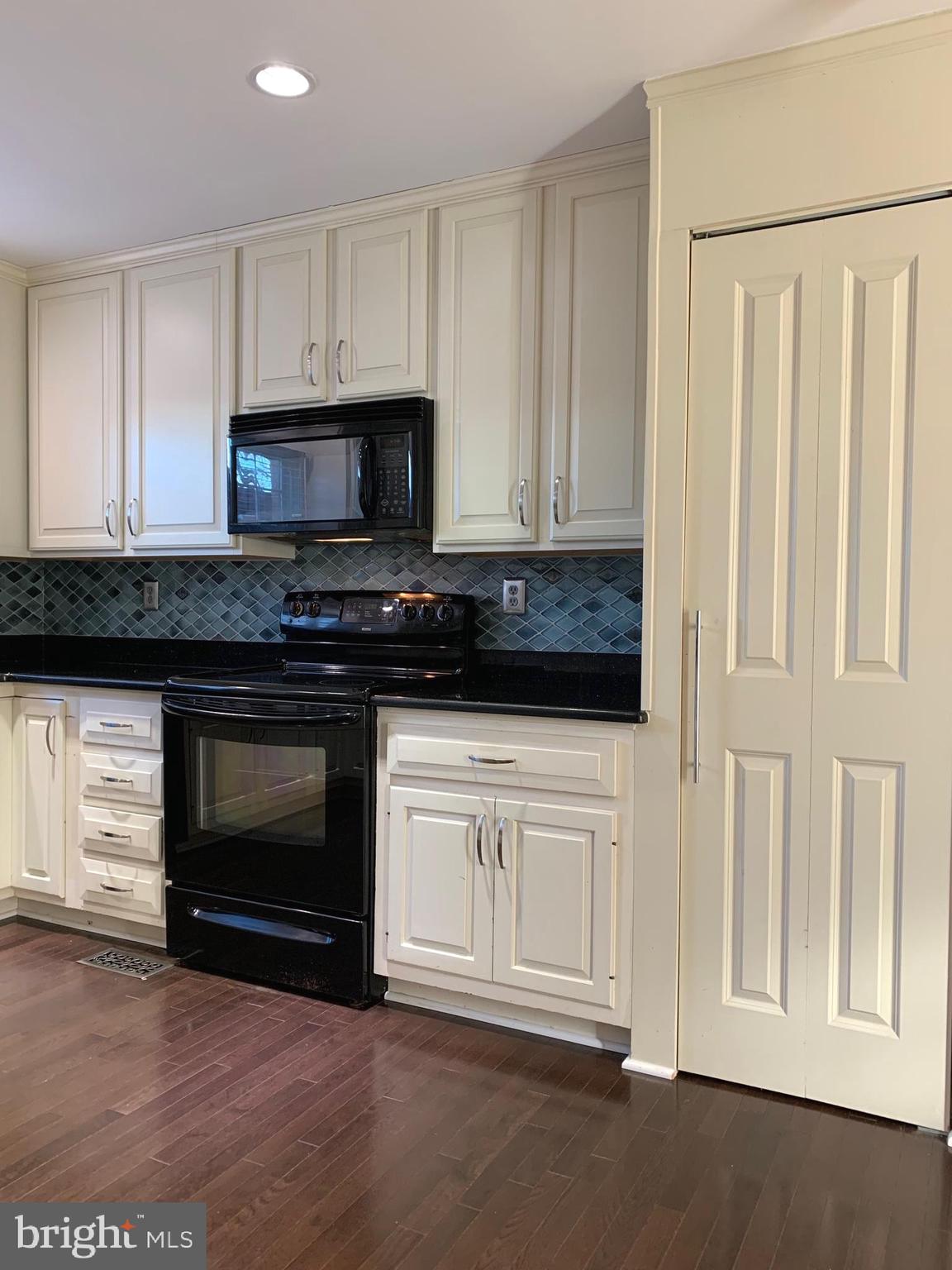 FEDERAL SQUARE - Residential Lease