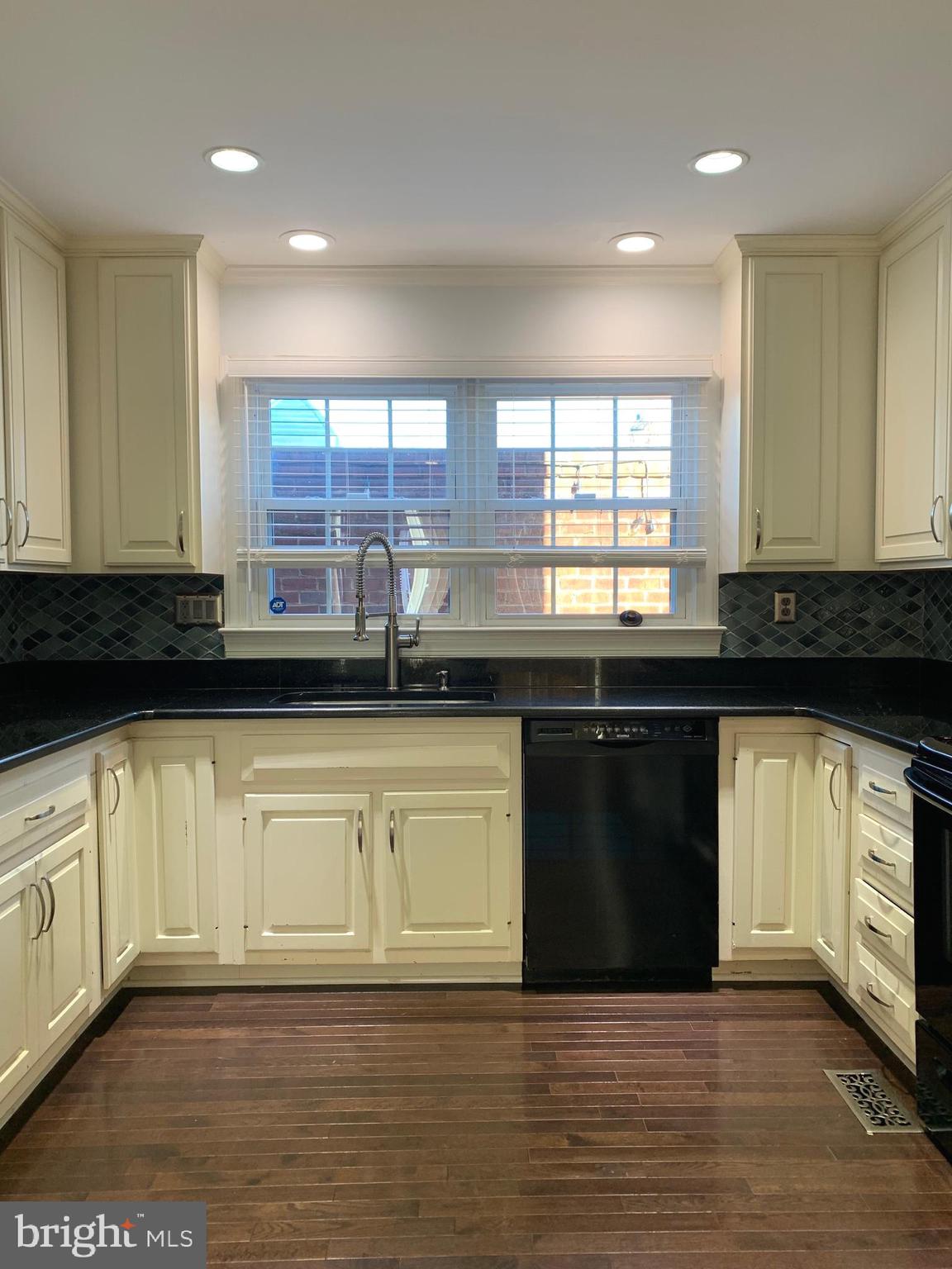 FEDERAL SQUARE - Residential Lease