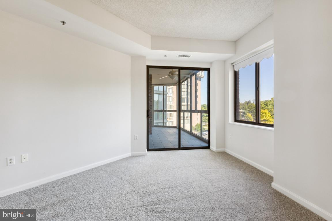 LEISURE WORLD - Residential