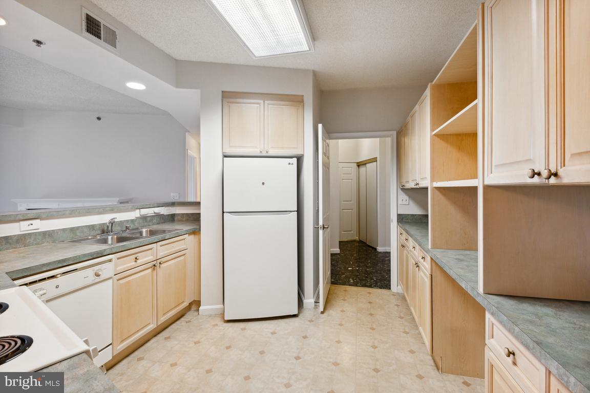 LEISURE WORLD - Residential