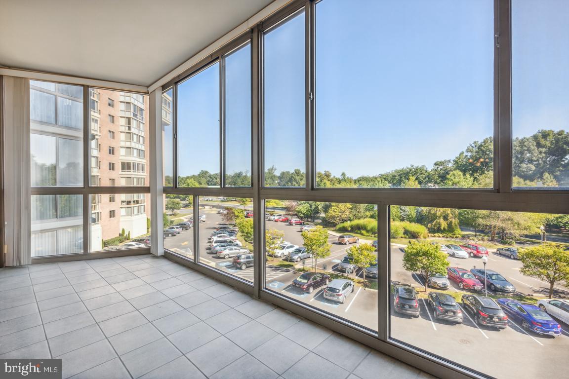 LEISURE WORLD - Residential