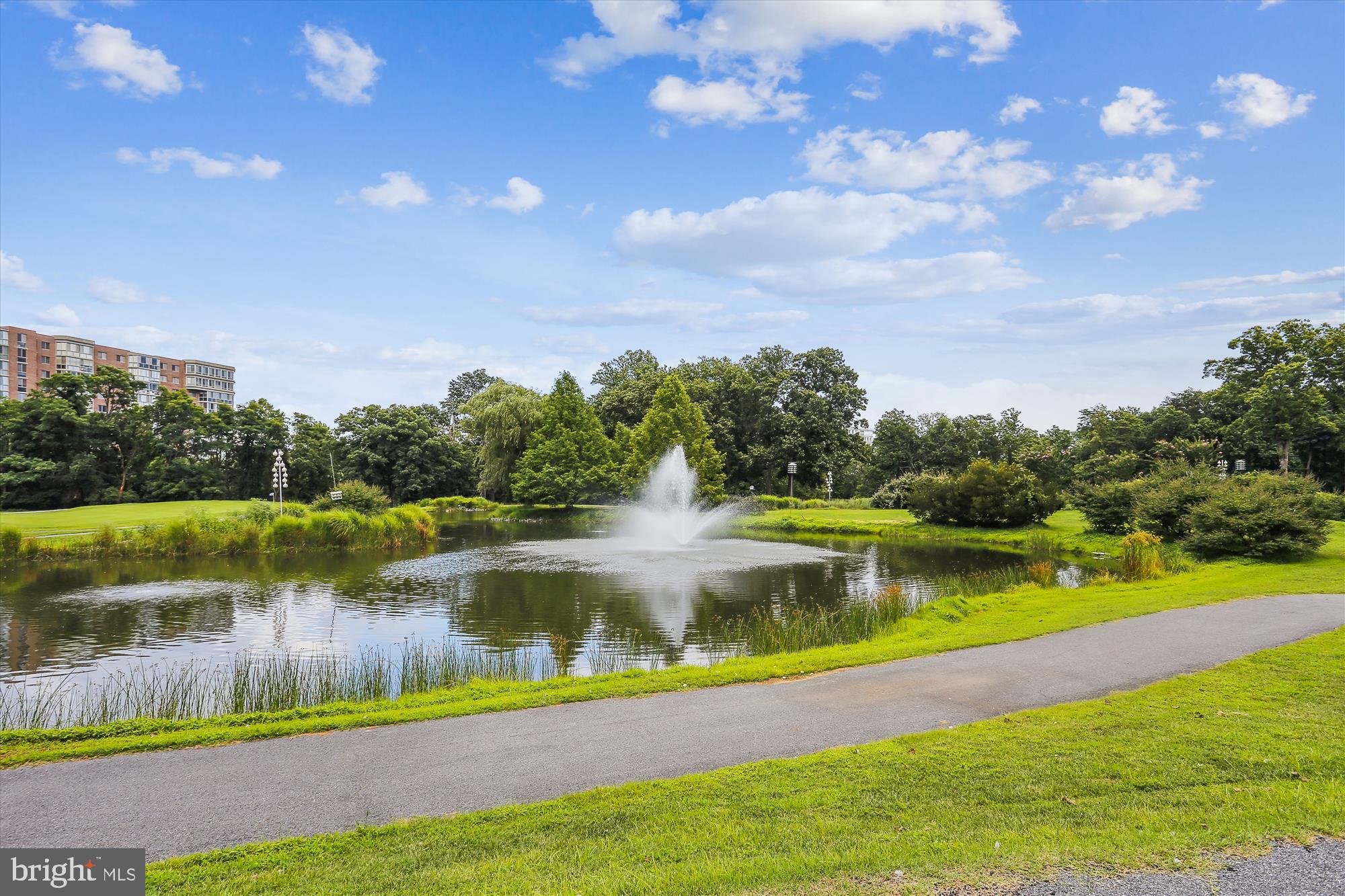 LEISURE WORLD - Residential