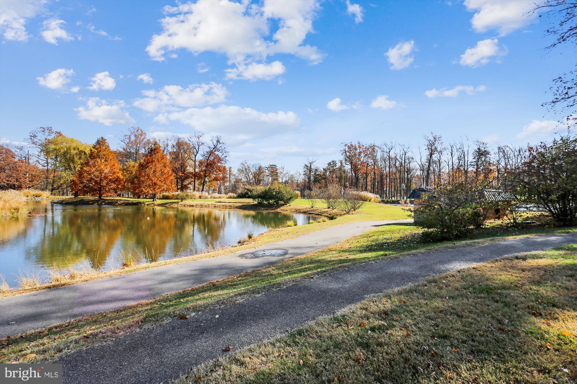 LEISURE WORLD - Residential