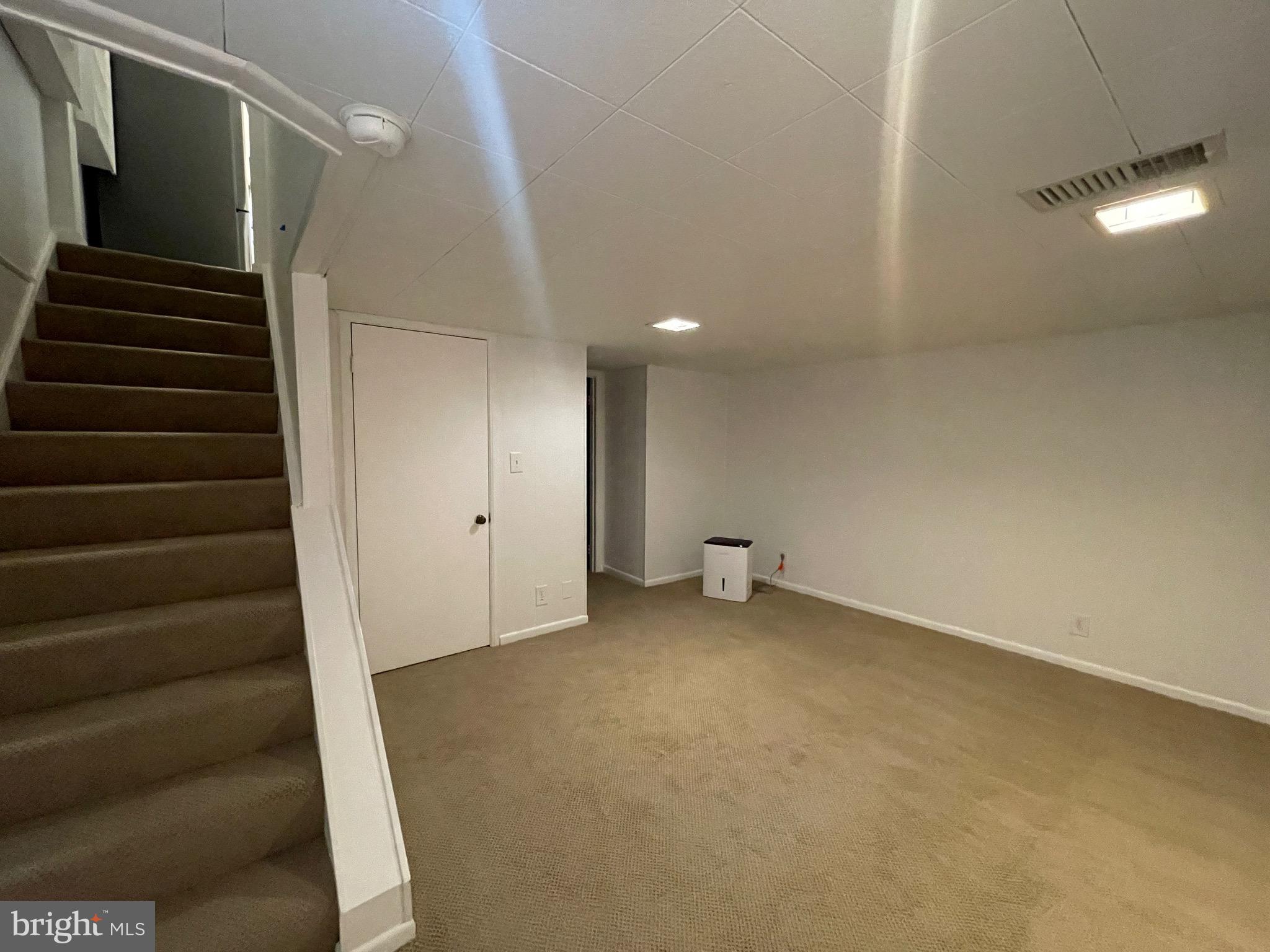 FAIRLINGTON MEADOWS - Residential Lease