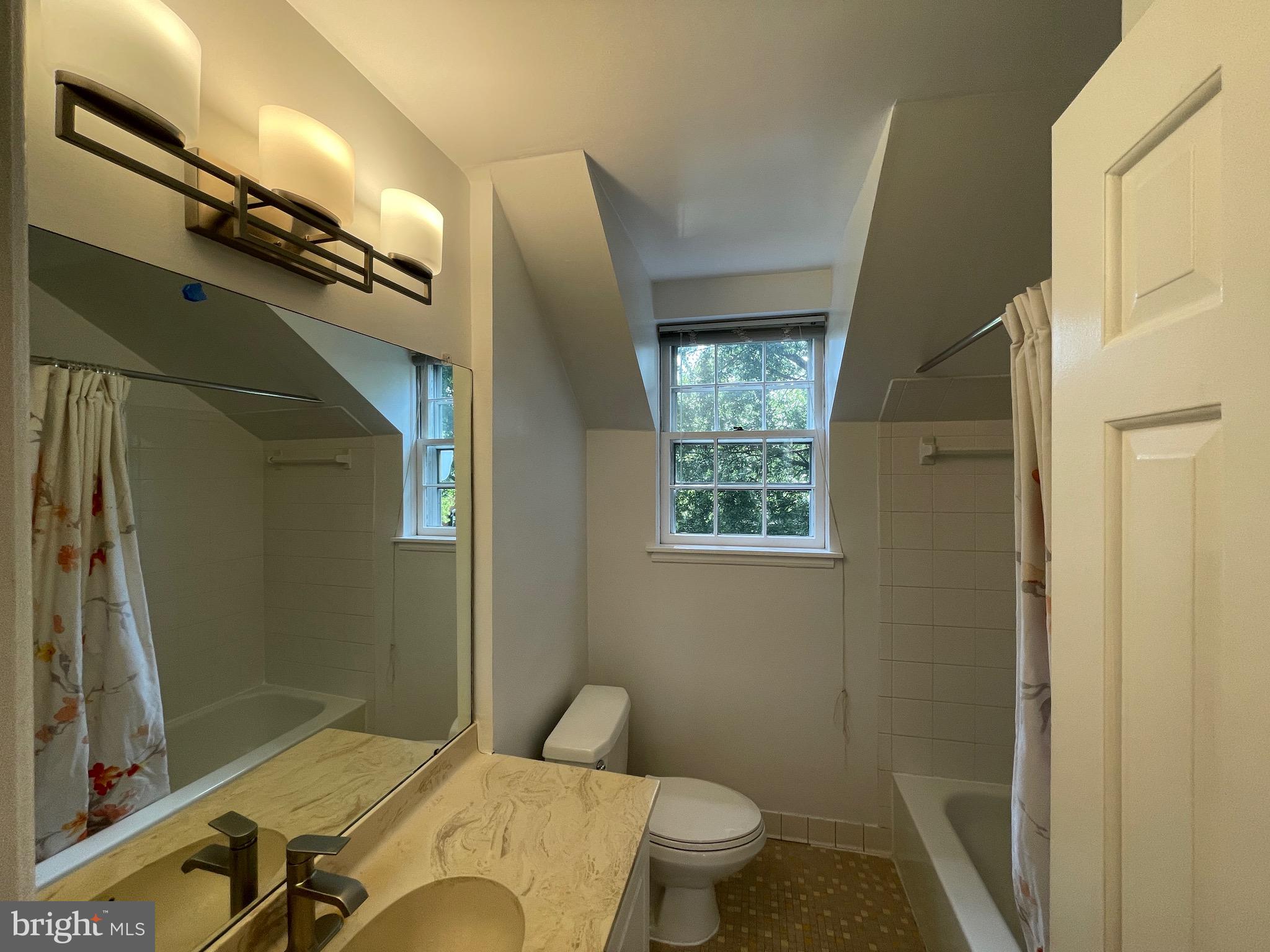 FAIRLINGTON MEADOWS - Residential Lease