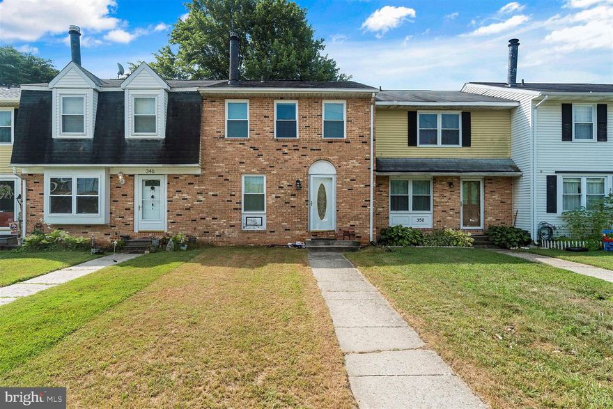 3 Bedrooms, 2.5 Bathroom Town Home in Shetland Square Needing Your Touch! Come Tour This Spacious Home With  So Much Potential On Being A Beautiful Home! This Home Is As-Is.