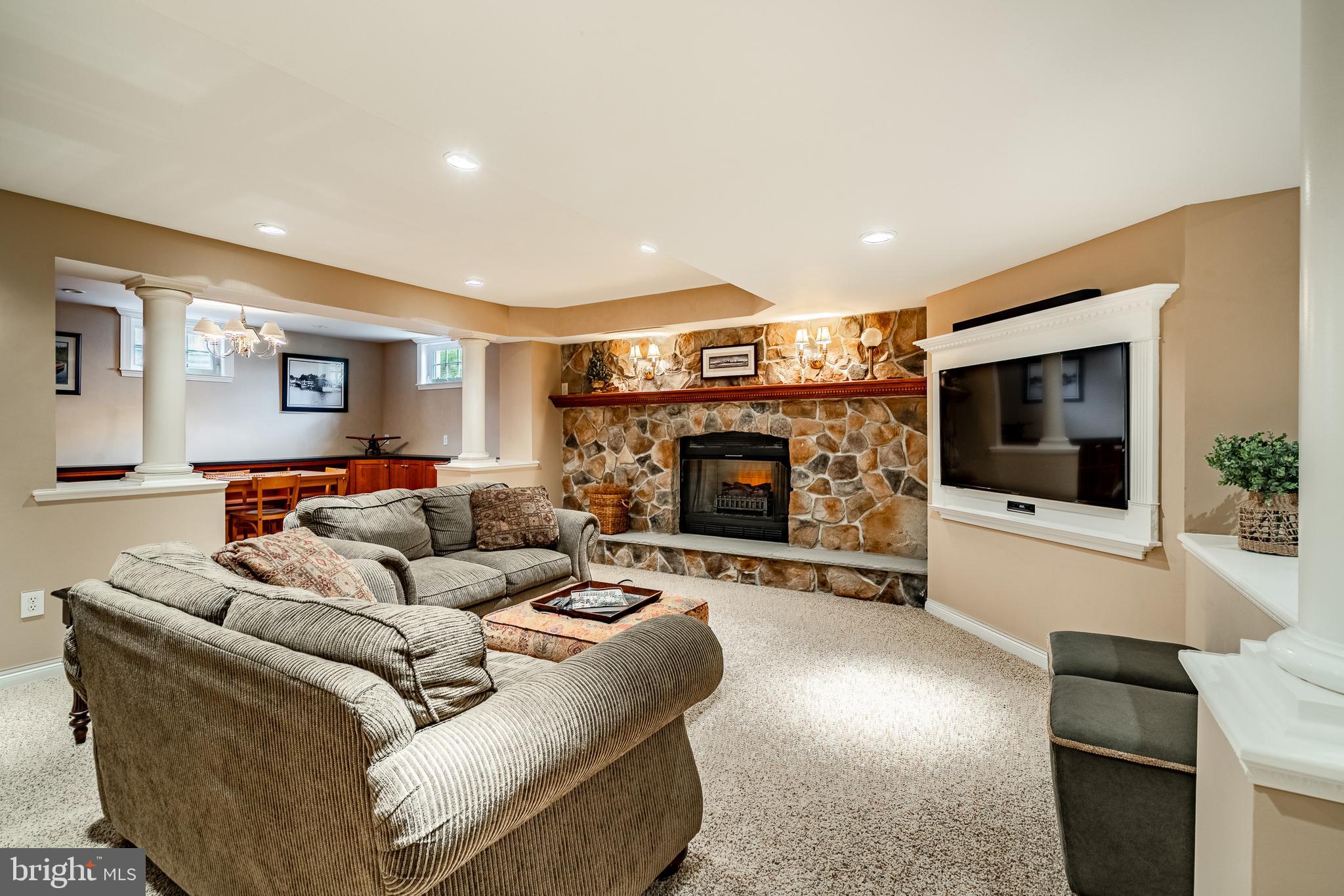 THORNBURY HUNT - Residential