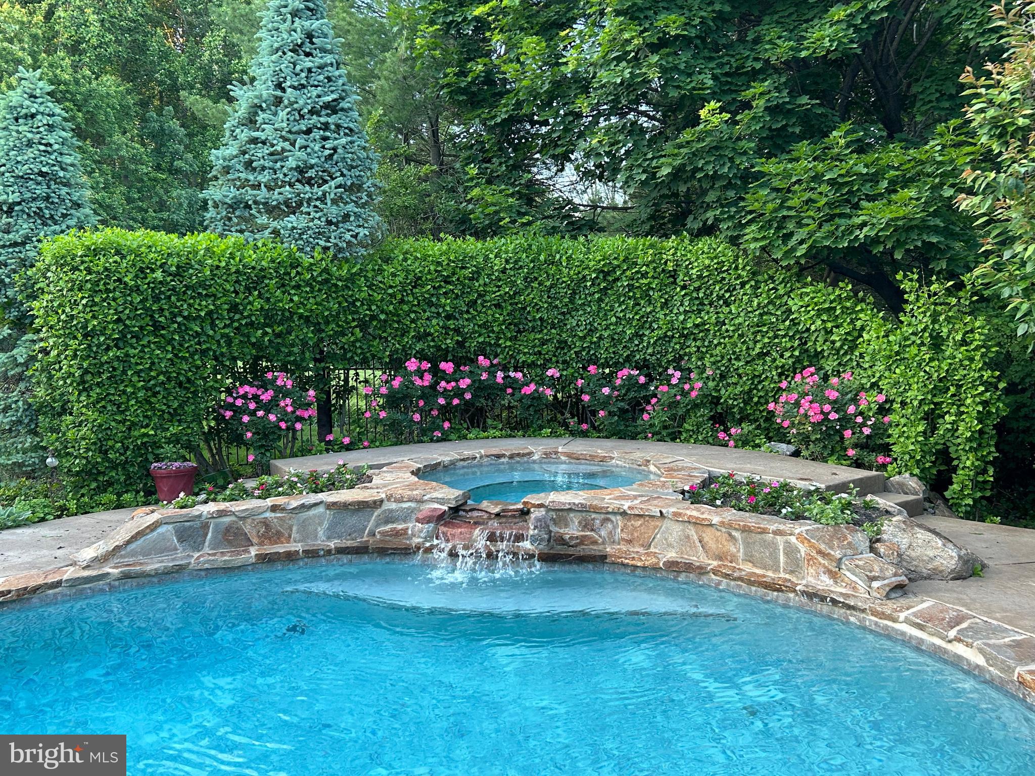 THORNBURY HUNT - Residential