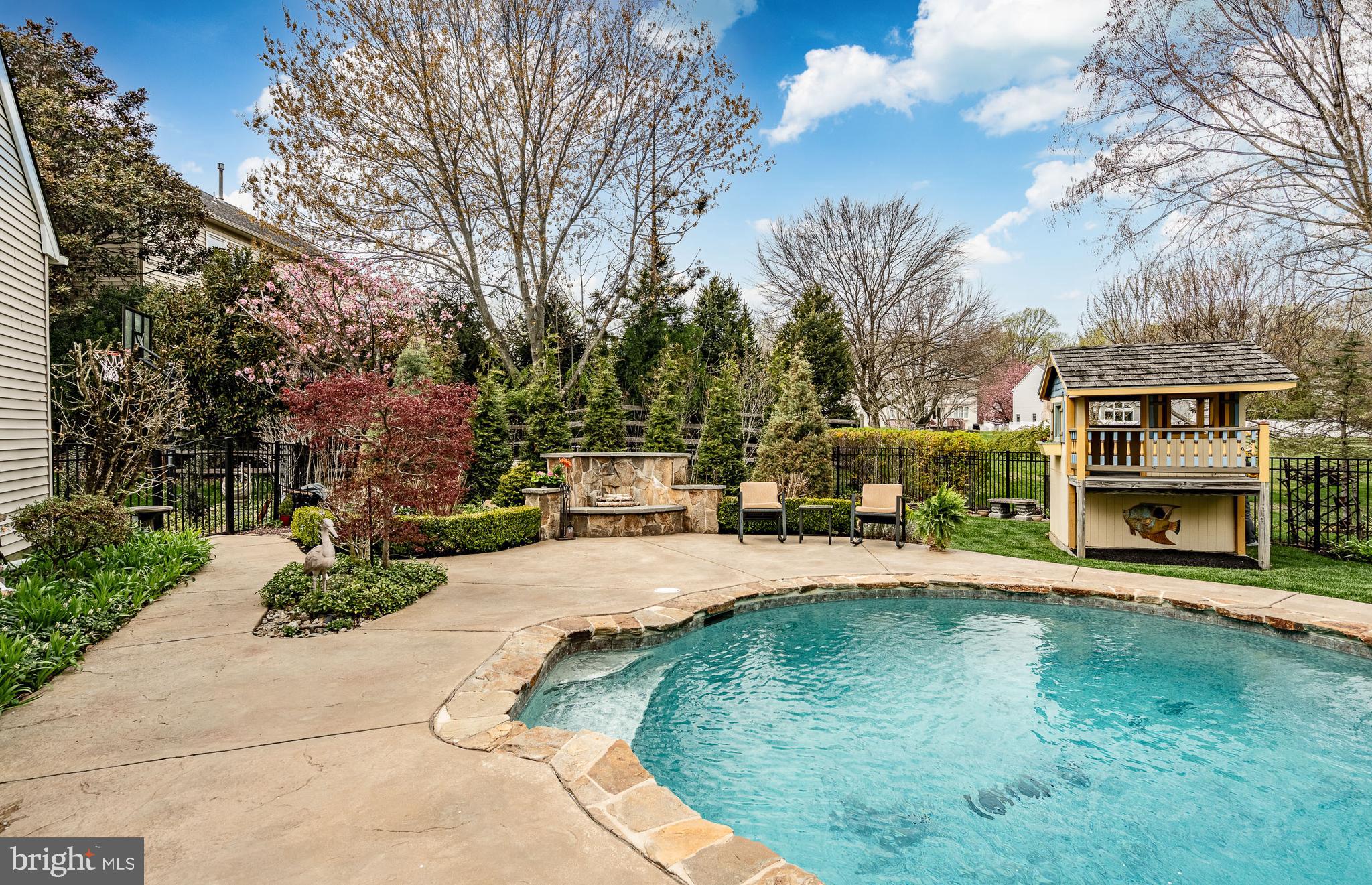 THORNBURY HUNT - Residential