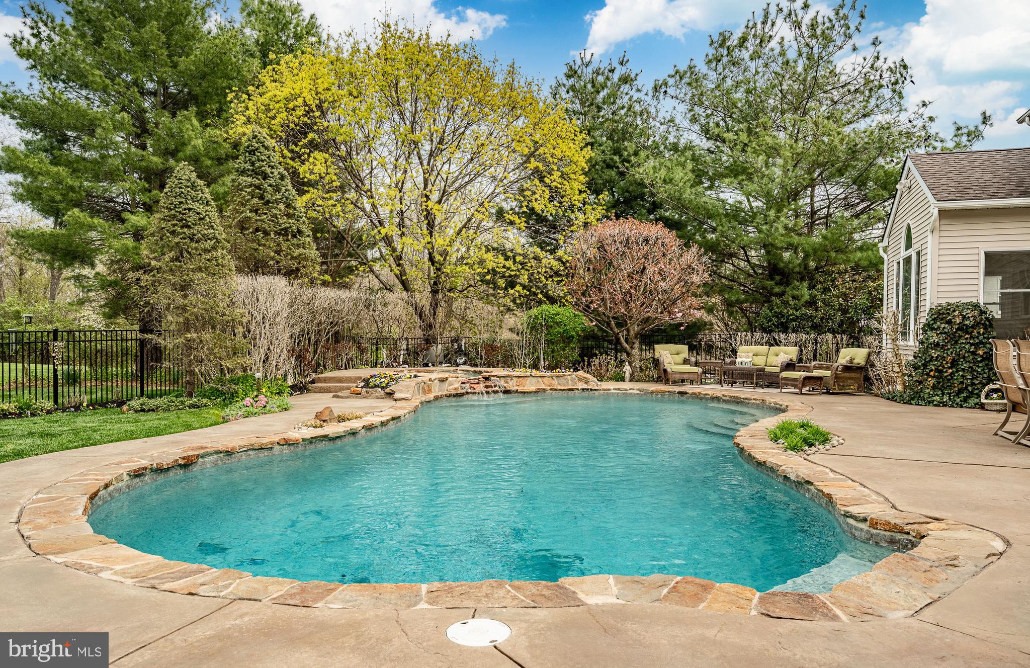 THORNBURY HUNT - Residential