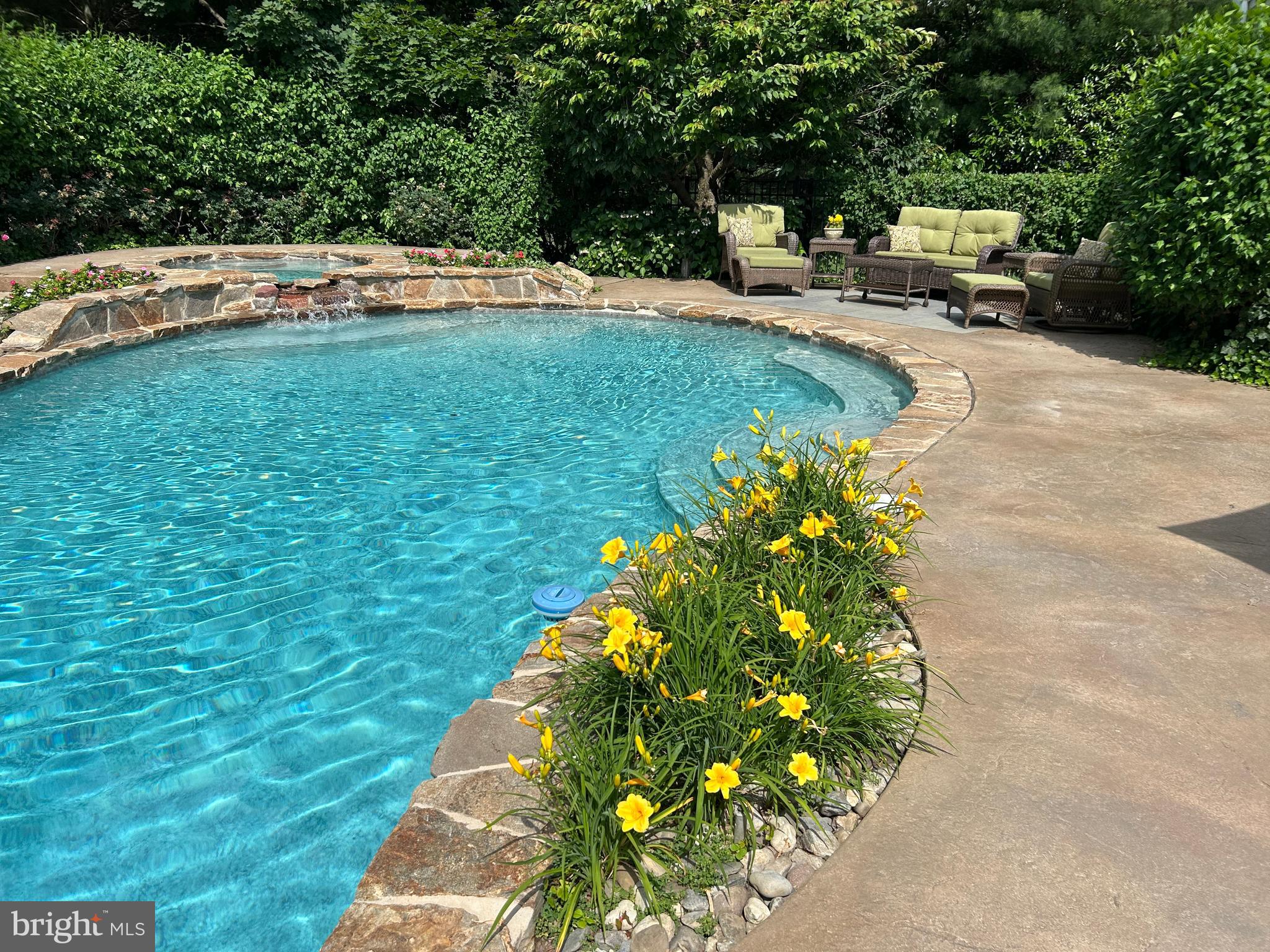 THORNBURY HUNT - Residential