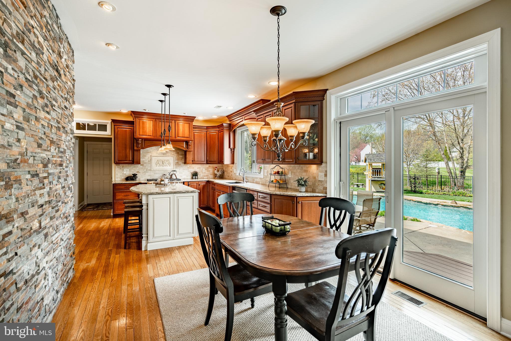 THORNBURY HUNT - Residential