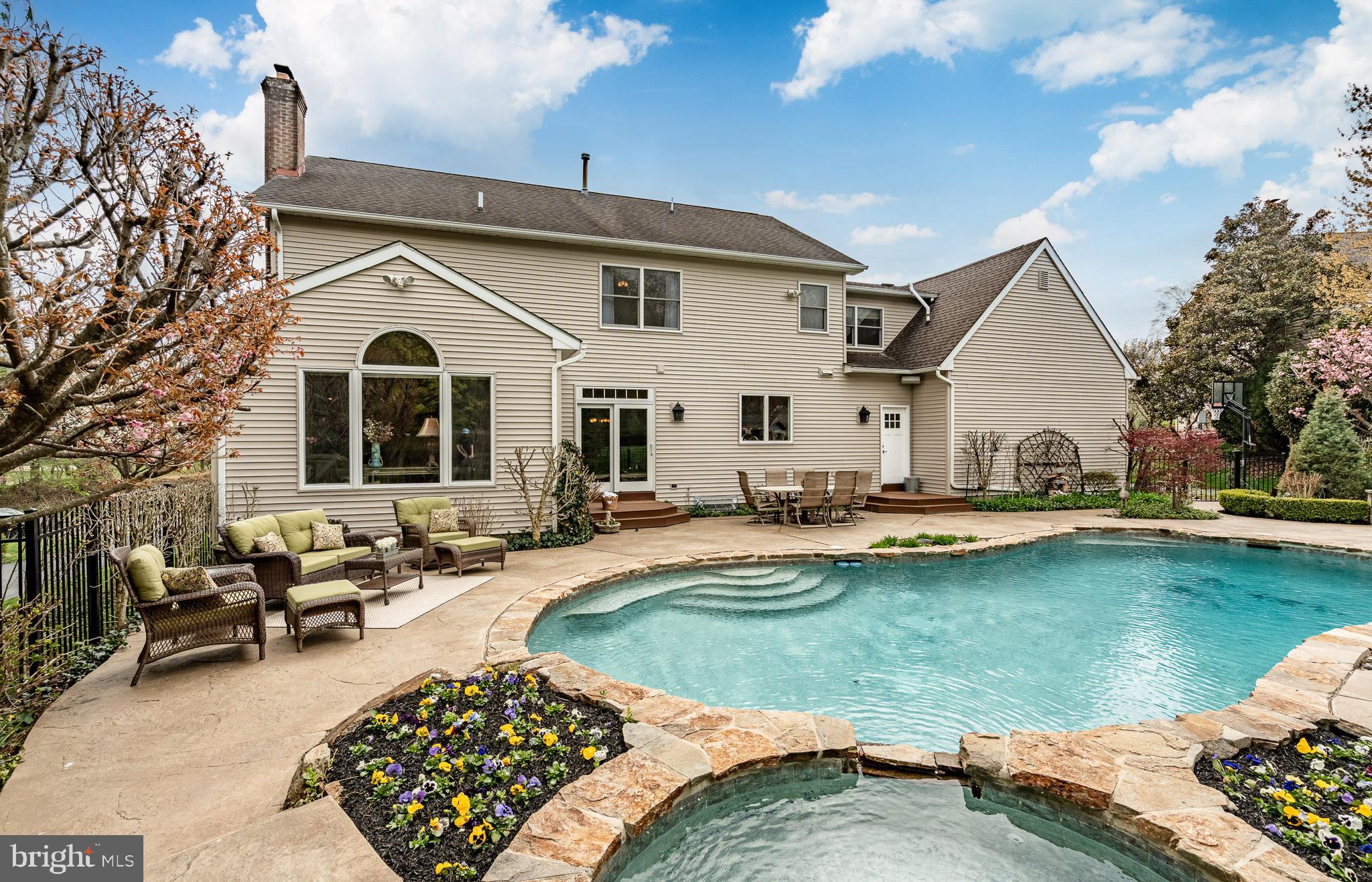 THORNBURY HUNT - Residential