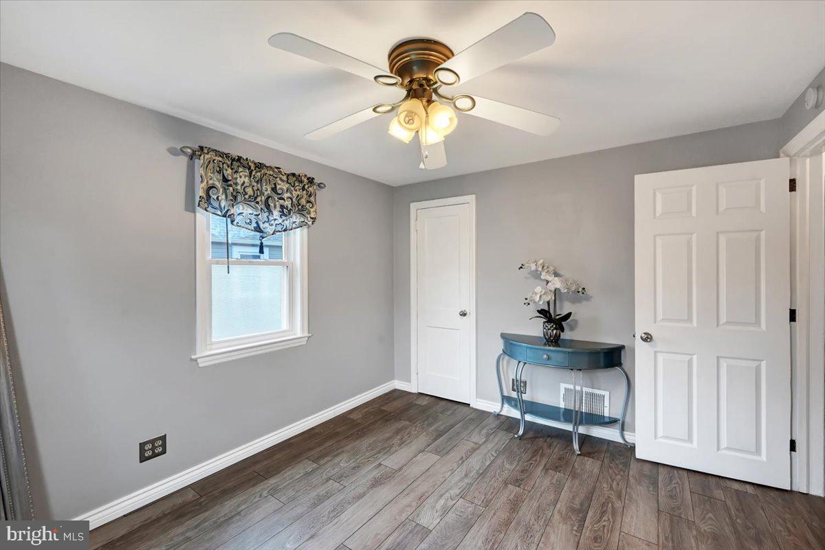 PARK VILLAGE - Residential