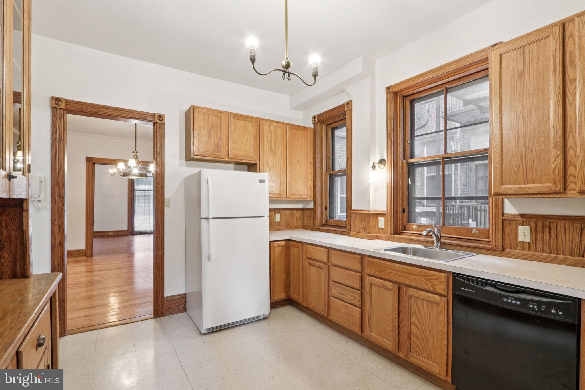 UNIVERSITY CITY - Commercial Sale