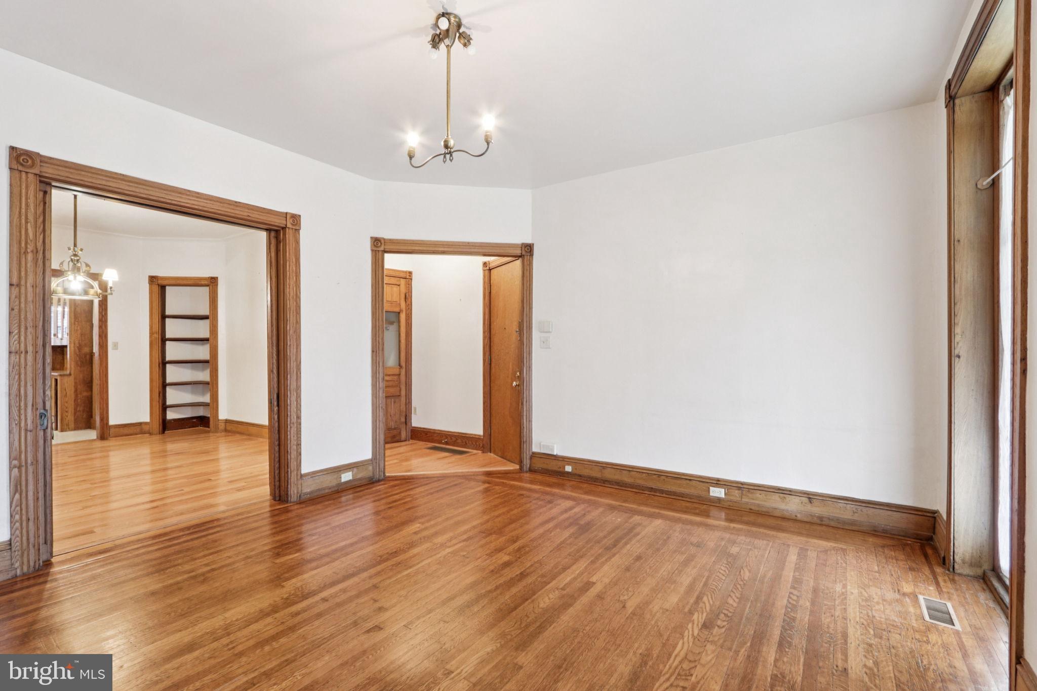 UNIVERSITY CITY - Commercial Sale