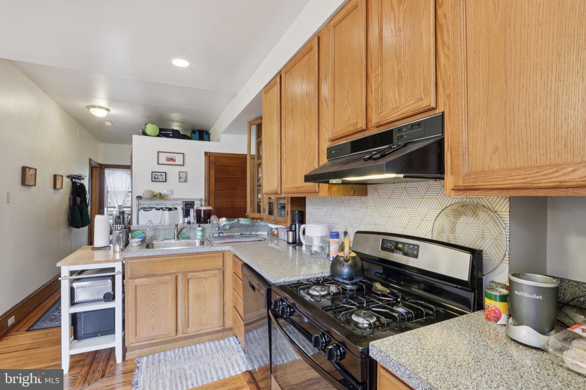 UNIVERSITY CITY - Commercial Sale