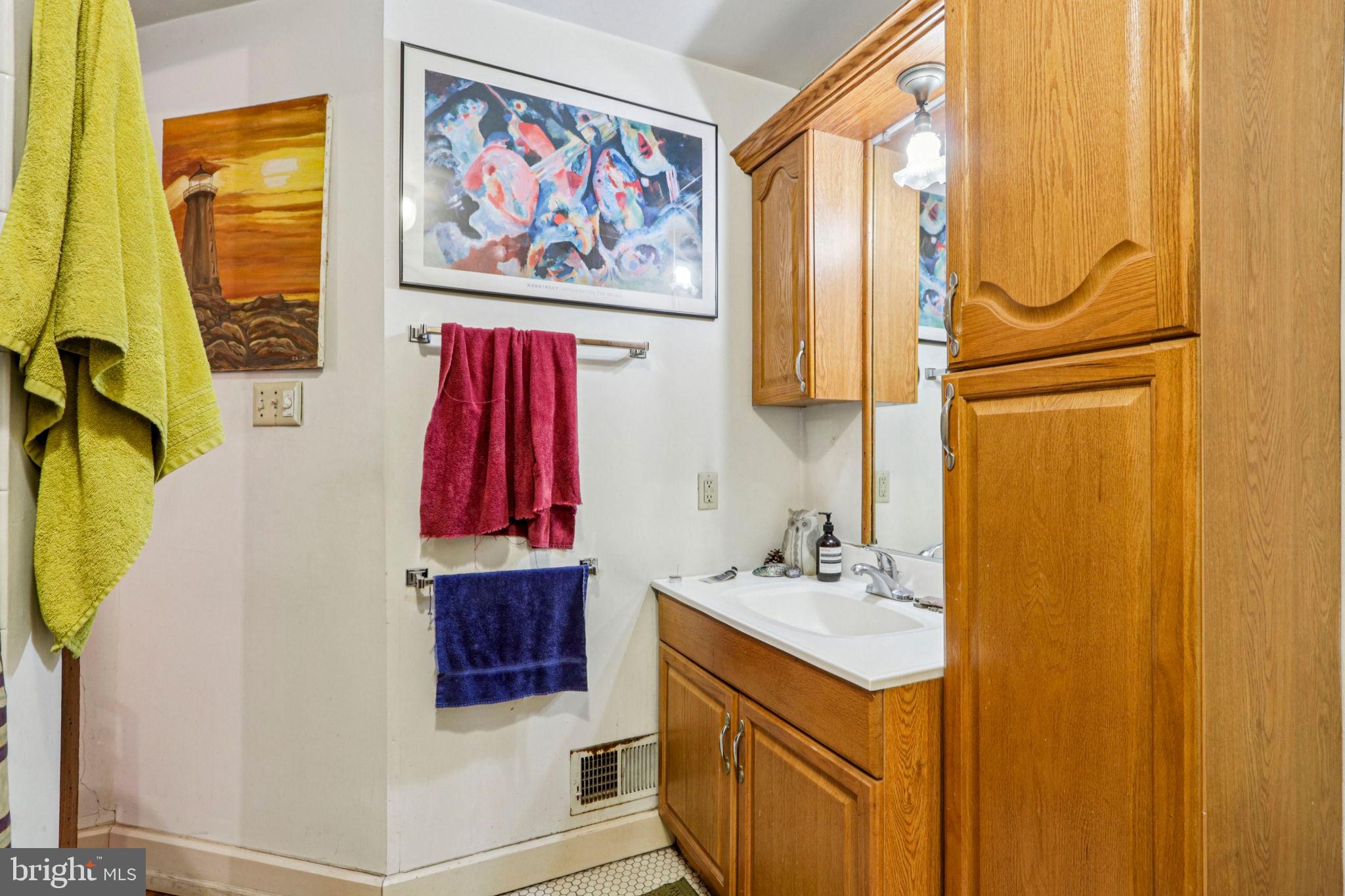 UNIVERSITY CITY - Commercial Sale