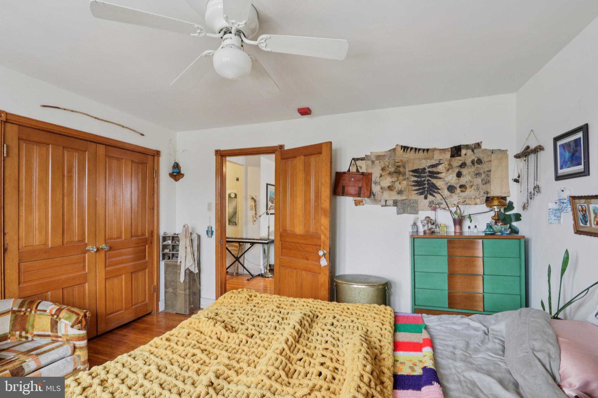 UNIVERSITY CITY - Commercial Sale