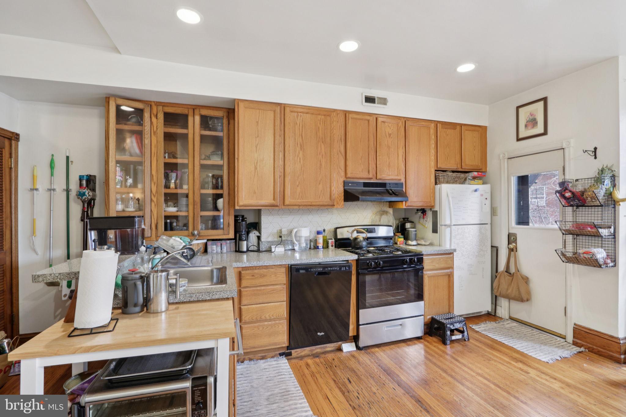 UNIVERSITY CITY - Commercial Sale