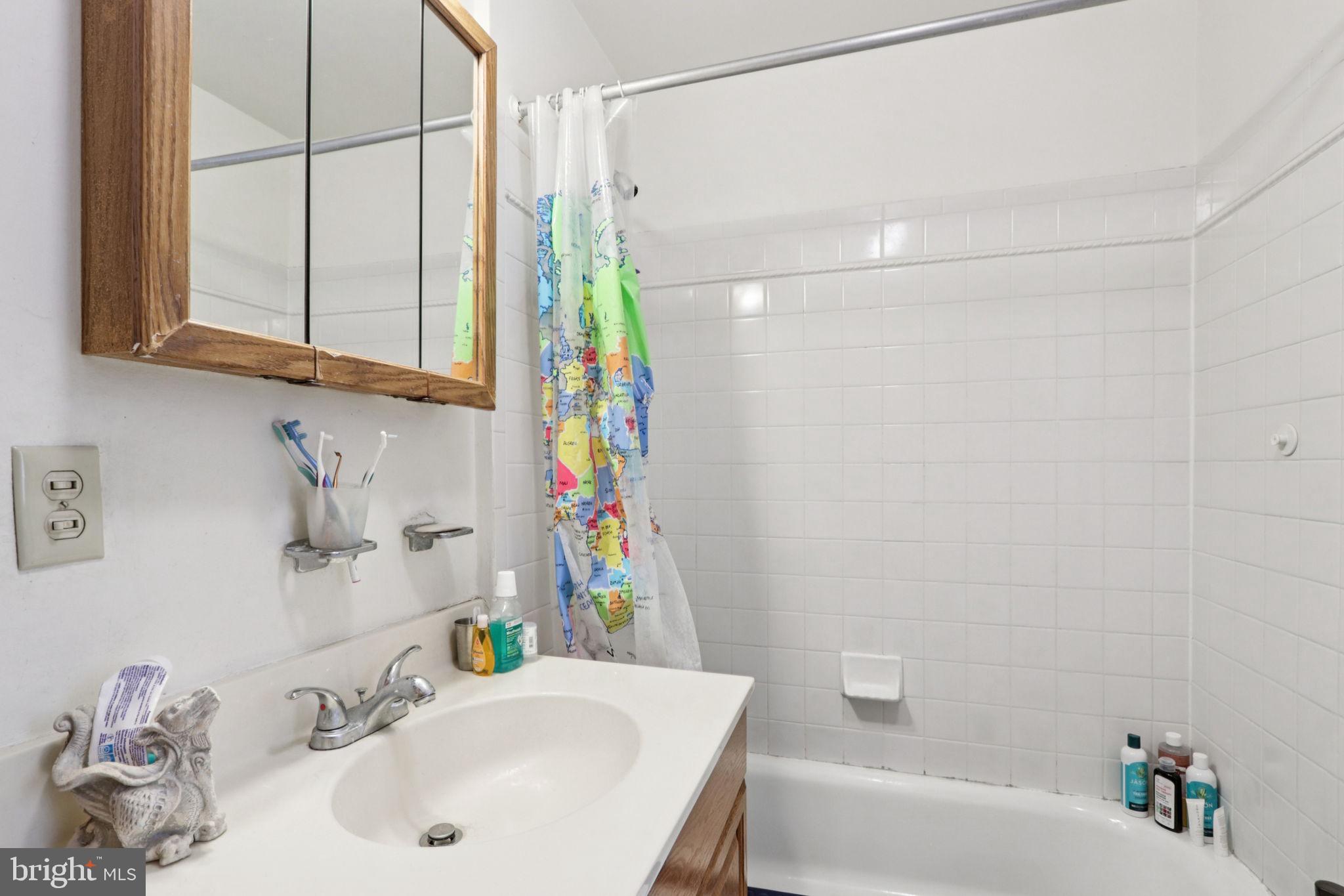 UNIVERSITY CITY - Commercial Sale