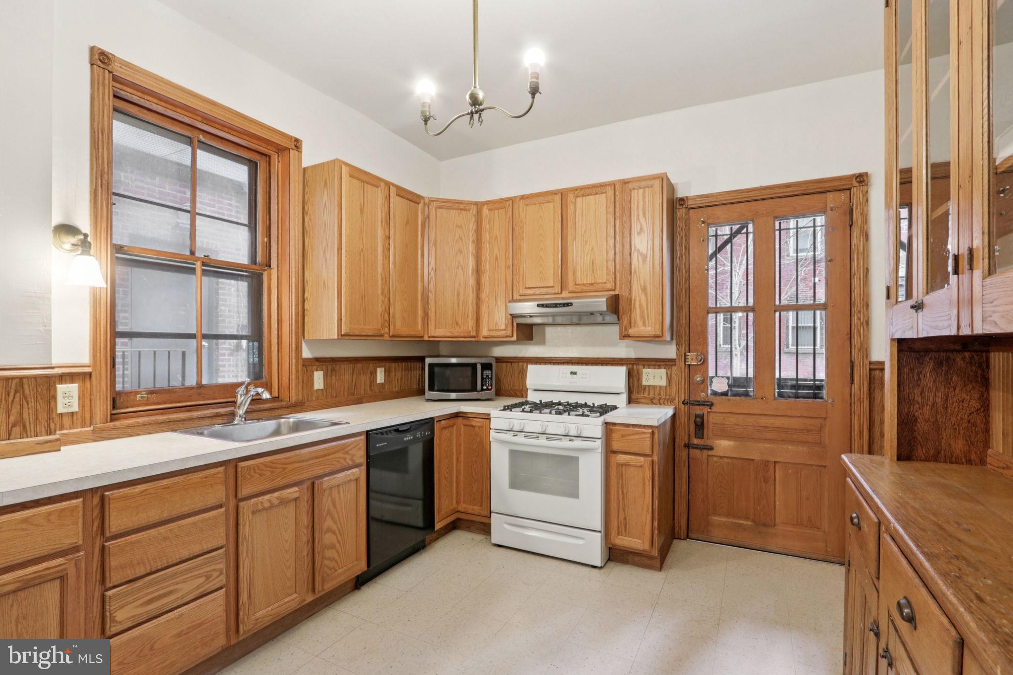 UNIVERSITY CITY - Commercial Sale