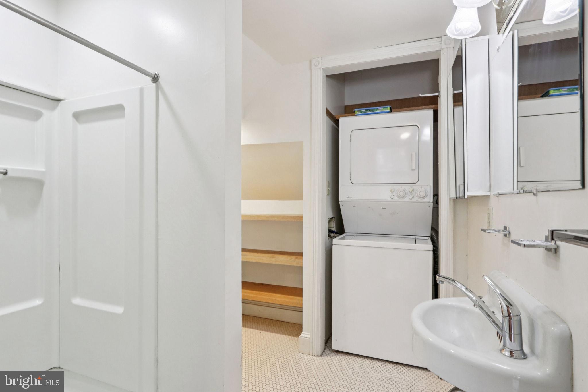 UNIVERSITY CITY - Commercial Sale