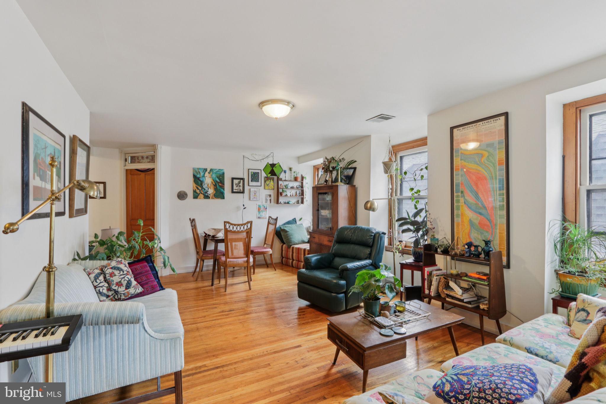 UNIVERSITY CITY - Commercial Sale