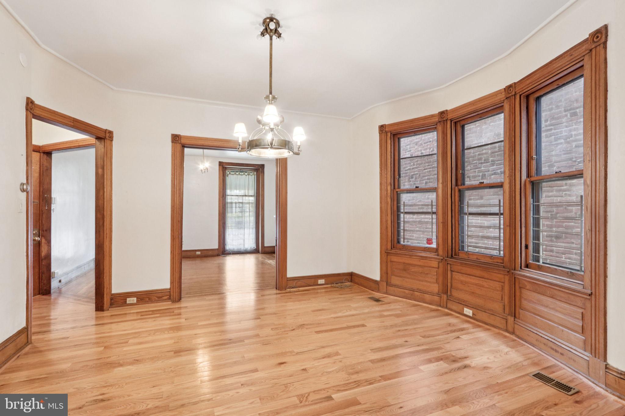 UNIVERSITY CITY - Commercial Sale