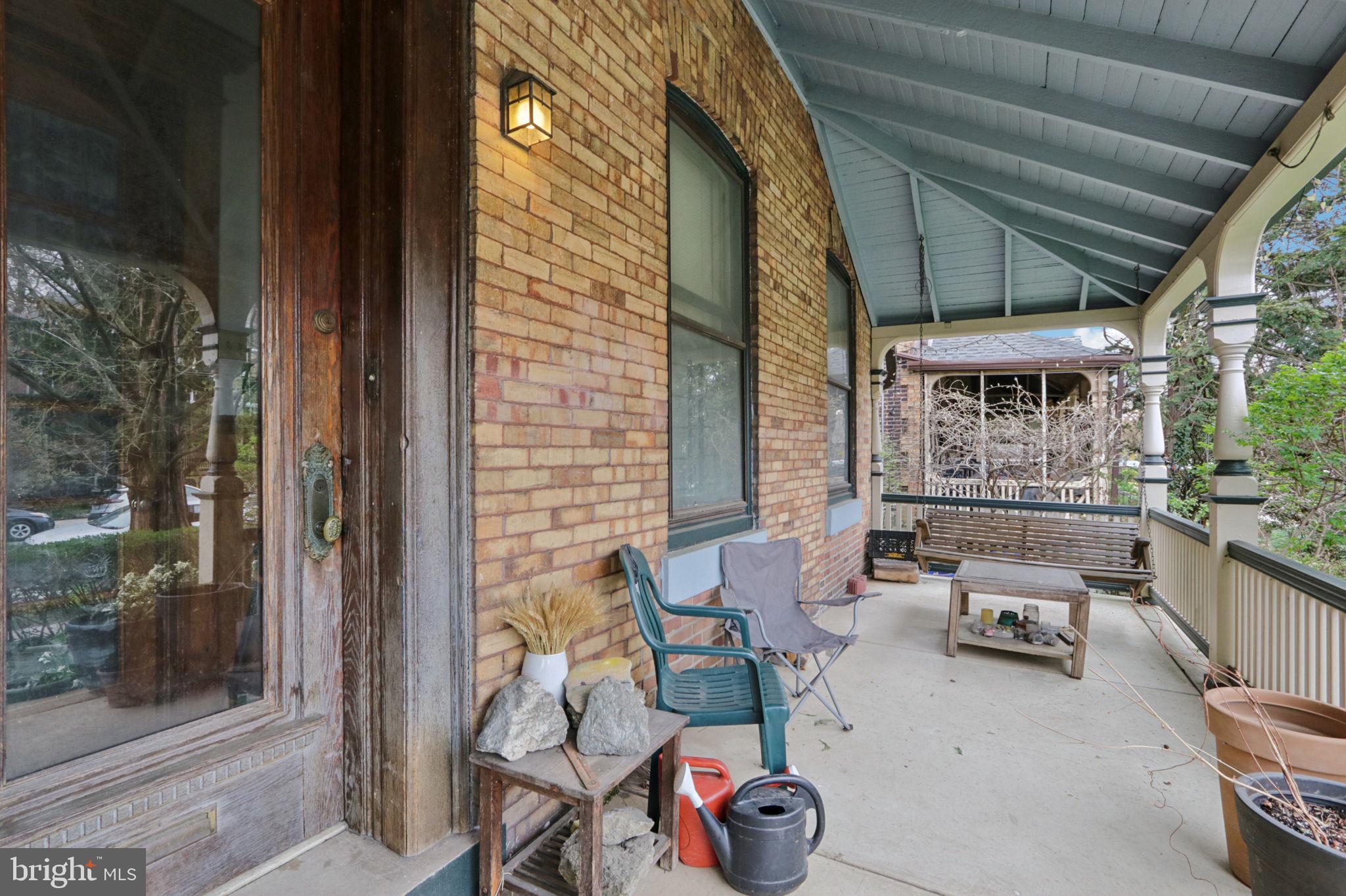 UNIVERSITY CITY - Commercial Sale