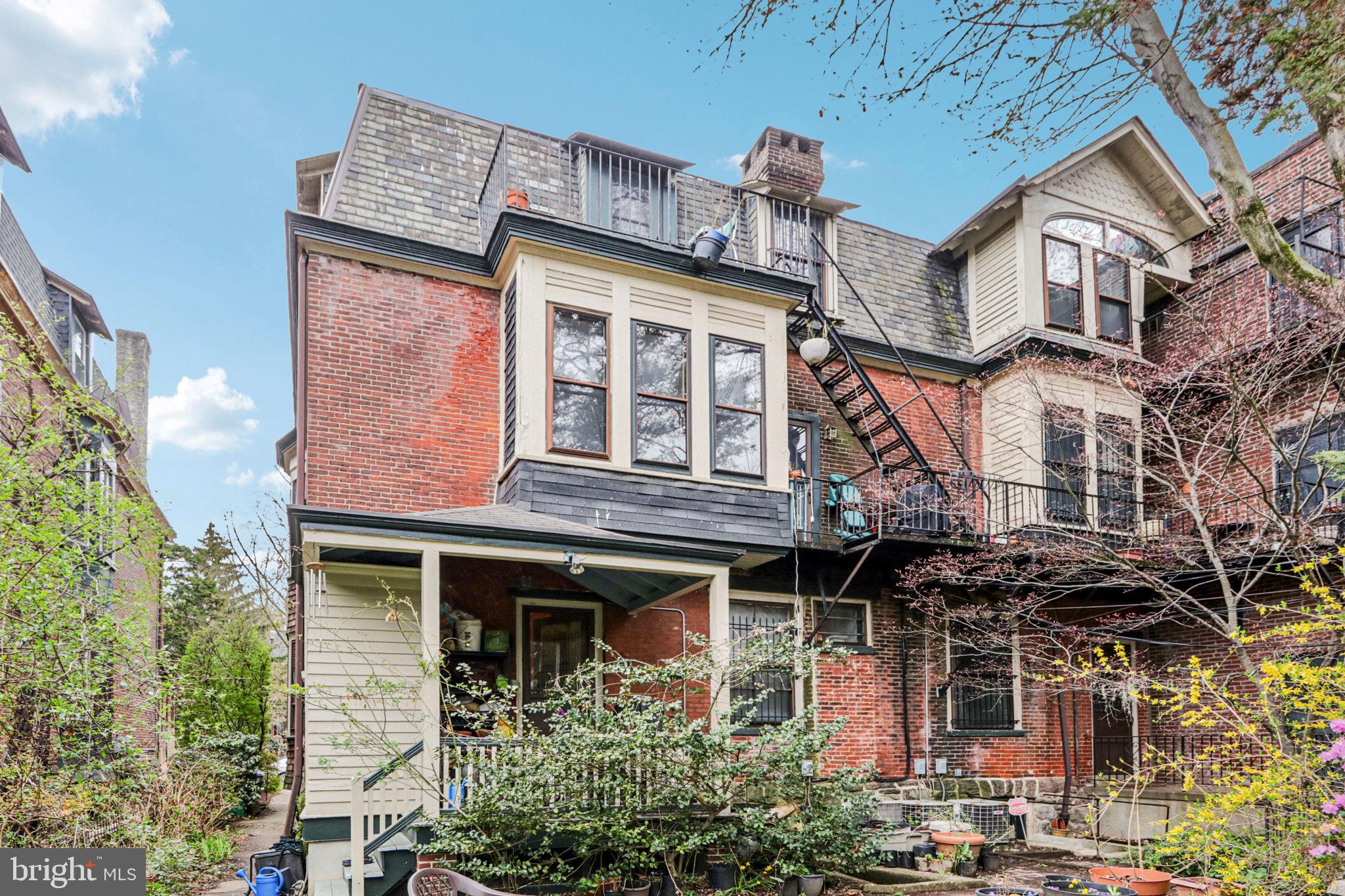 UNIVERSITY CITY - Commercial Sale