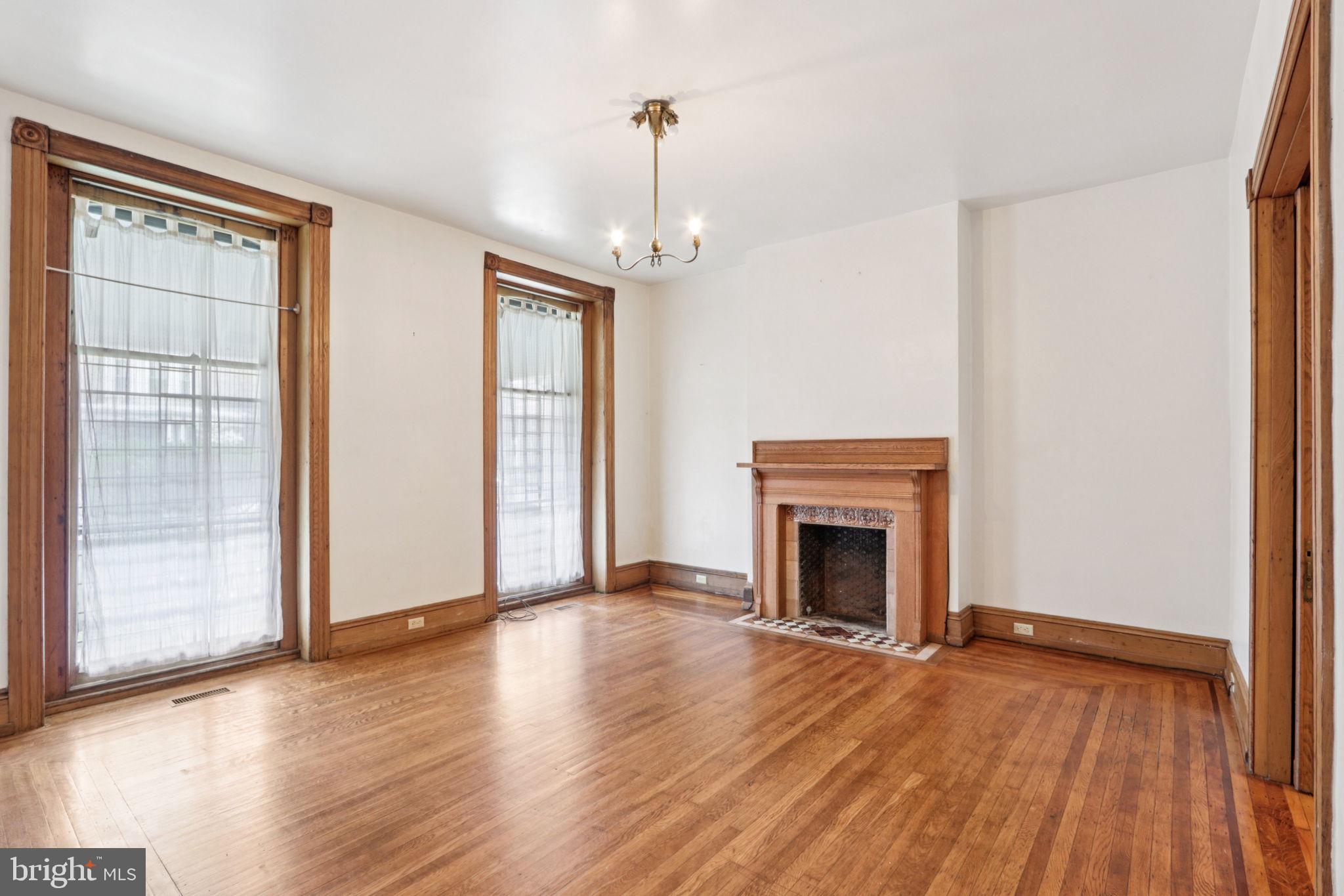 UNIVERSITY CITY - Commercial Sale