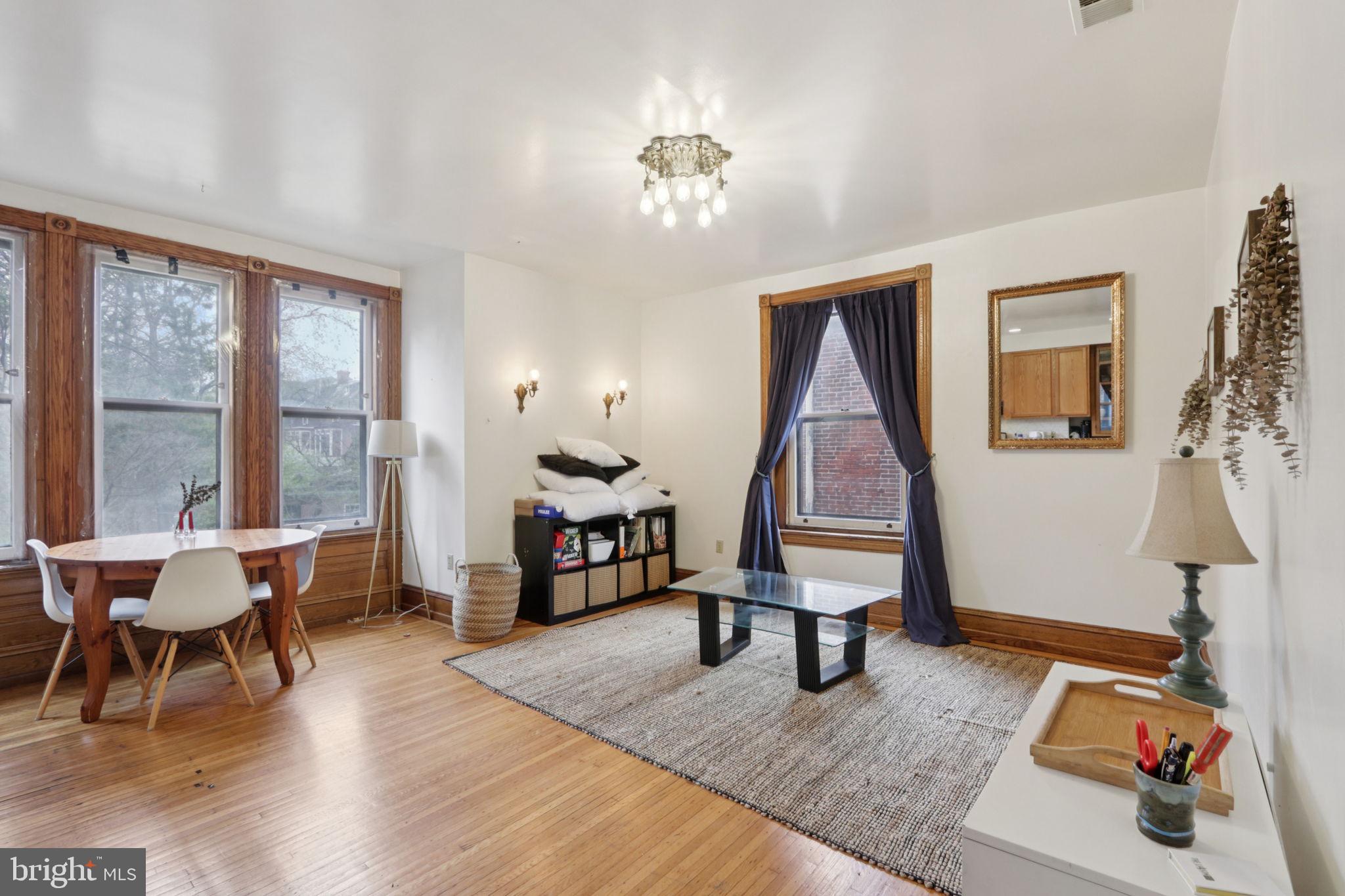 UNIVERSITY CITY - Commercial Sale