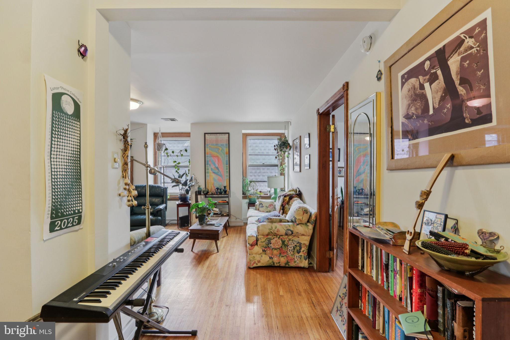 UNIVERSITY CITY - Commercial Sale