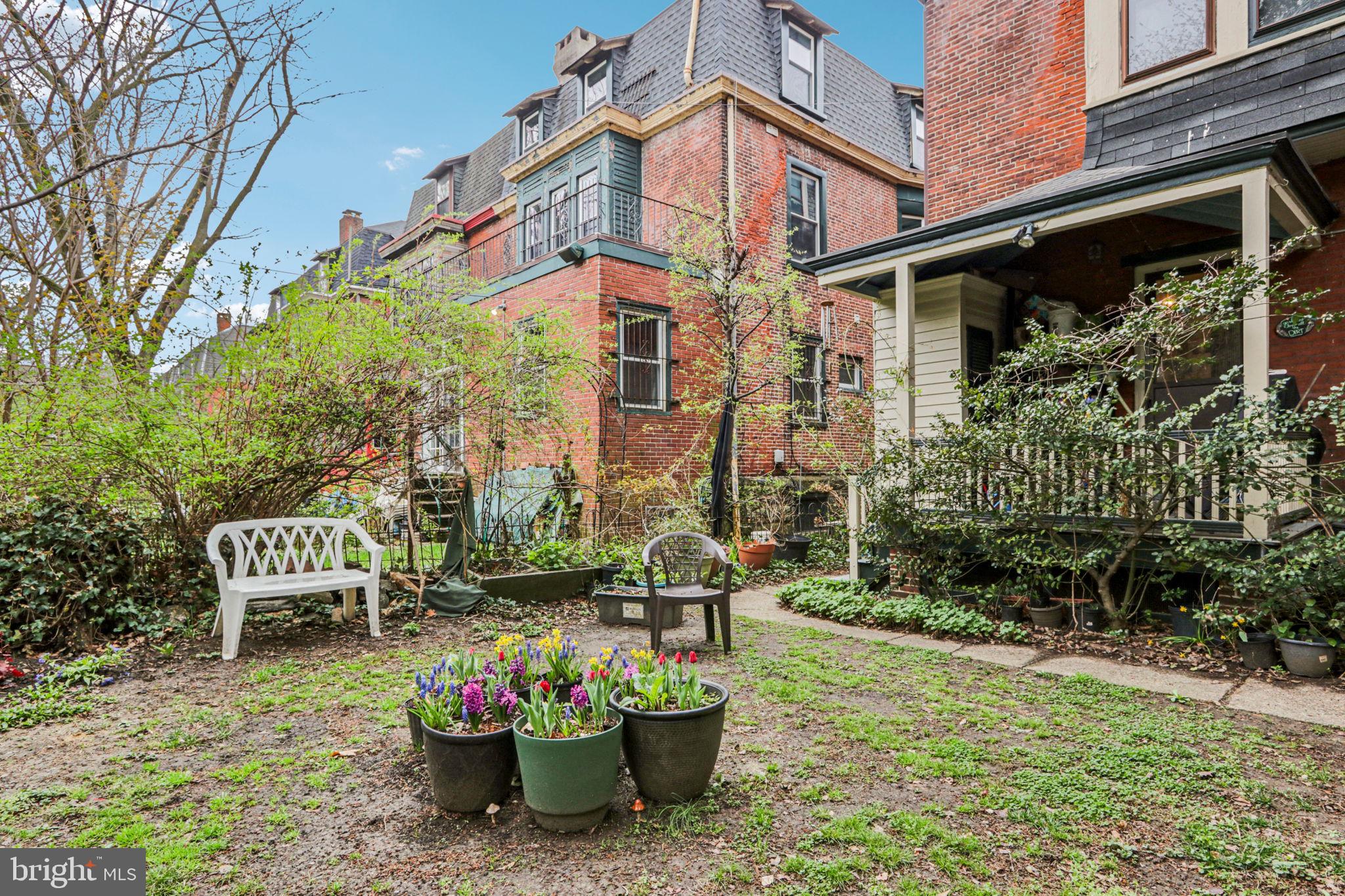 UNIVERSITY CITY - Commercial Sale