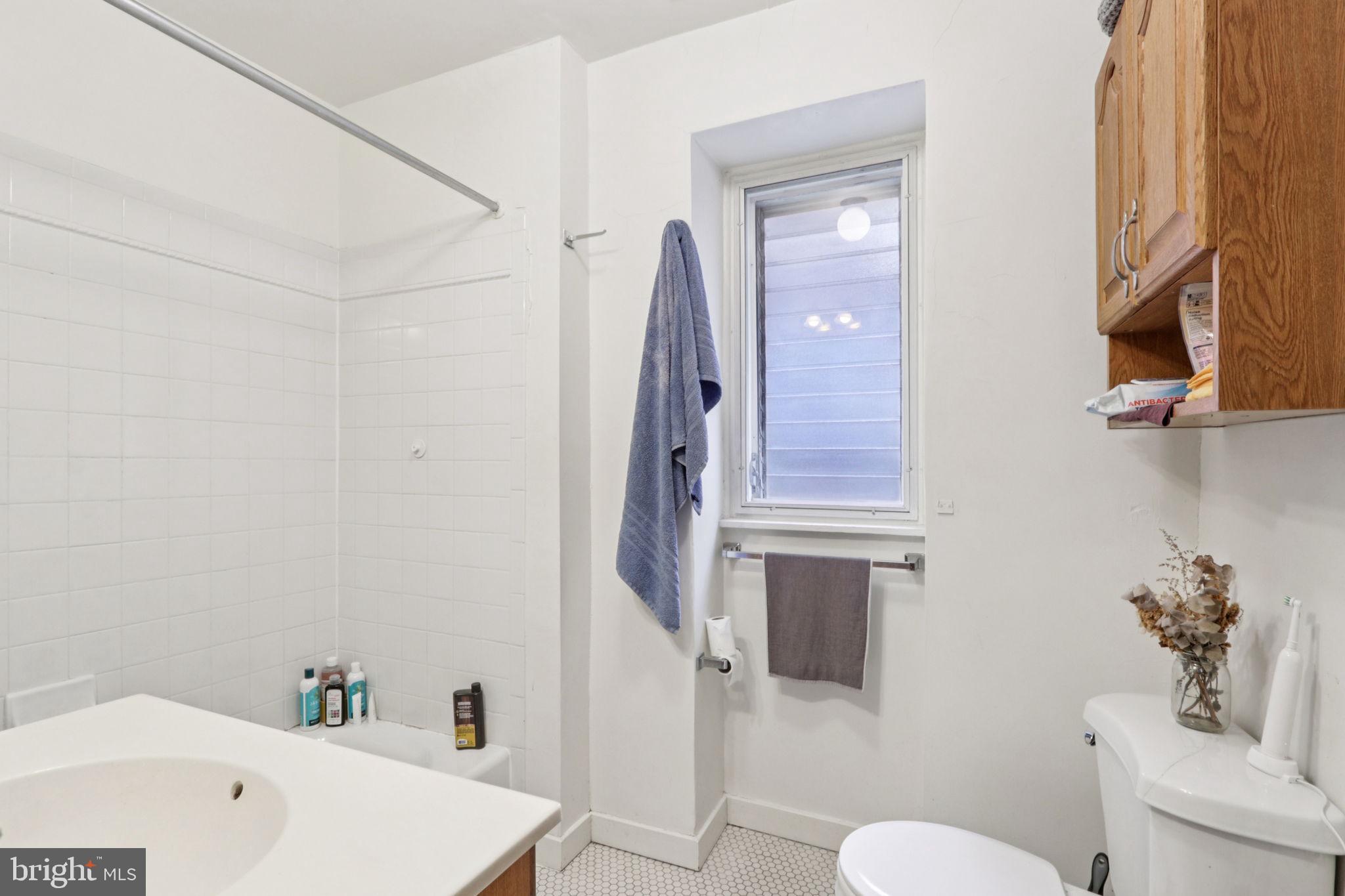 UNIVERSITY CITY - Commercial Sale