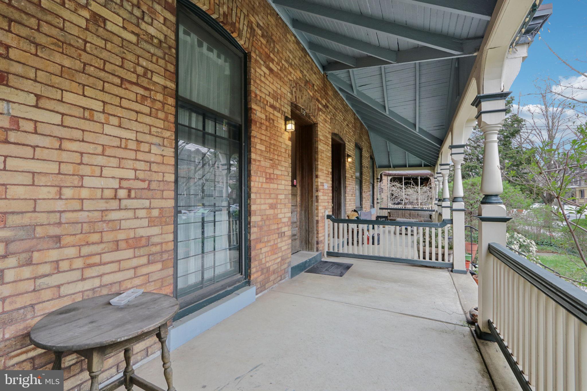 UNIVERSITY CITY - Commercial Sale