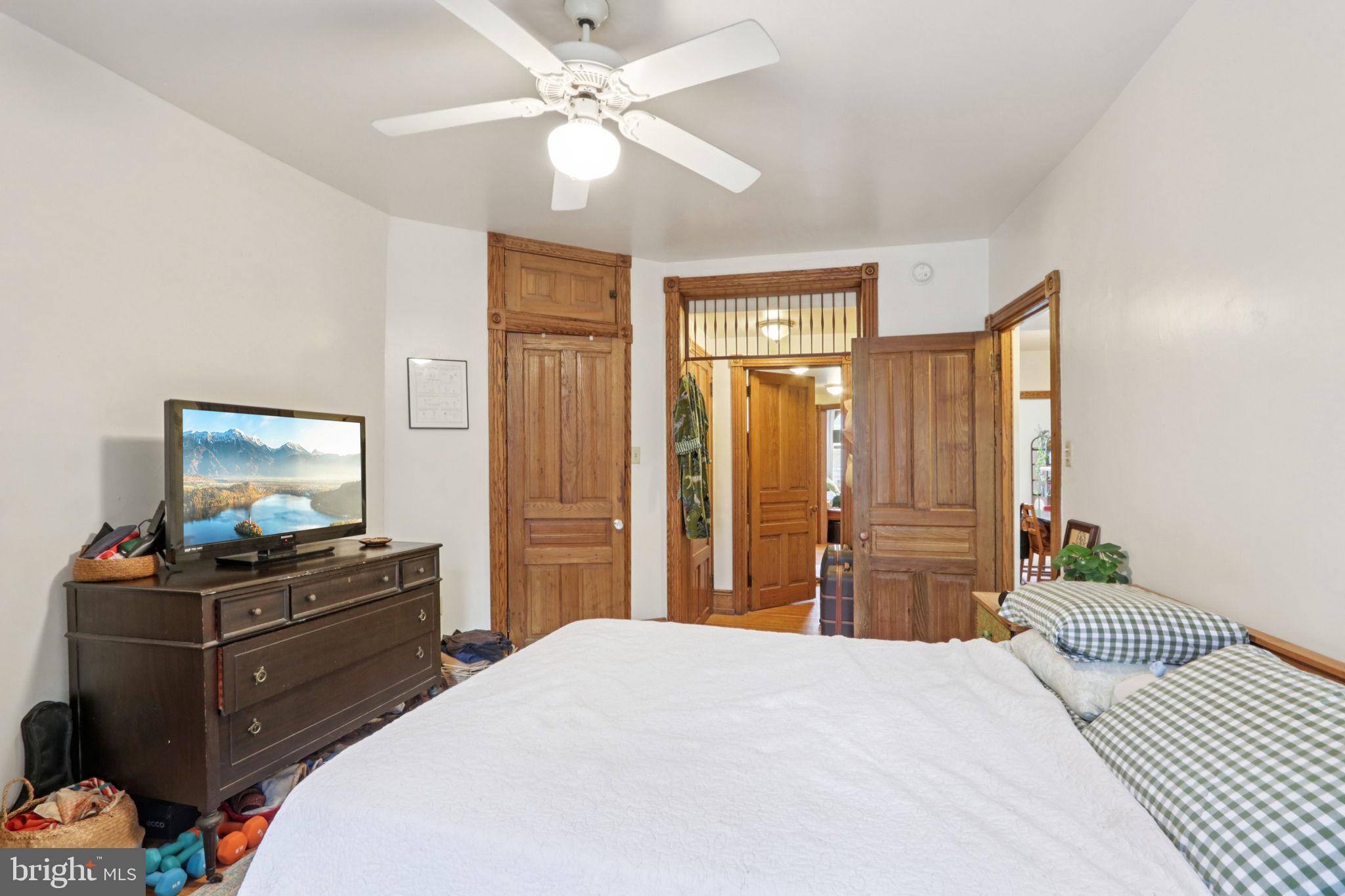 UNIVERSITY CITY - Commercial Sale