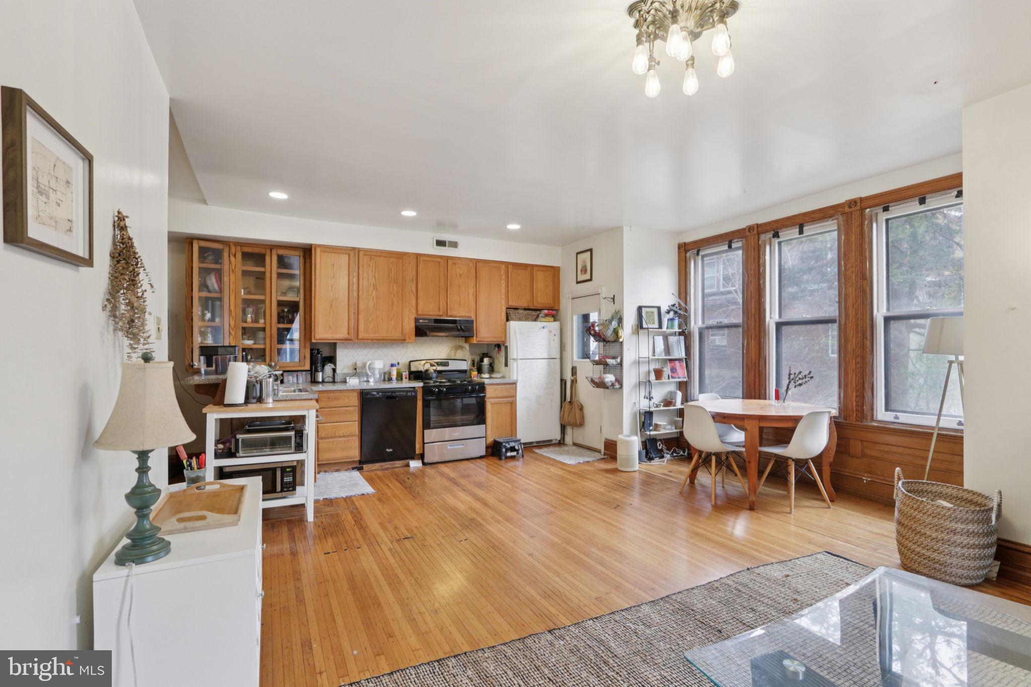 UNIVERSITY CITY - Commercial Sale