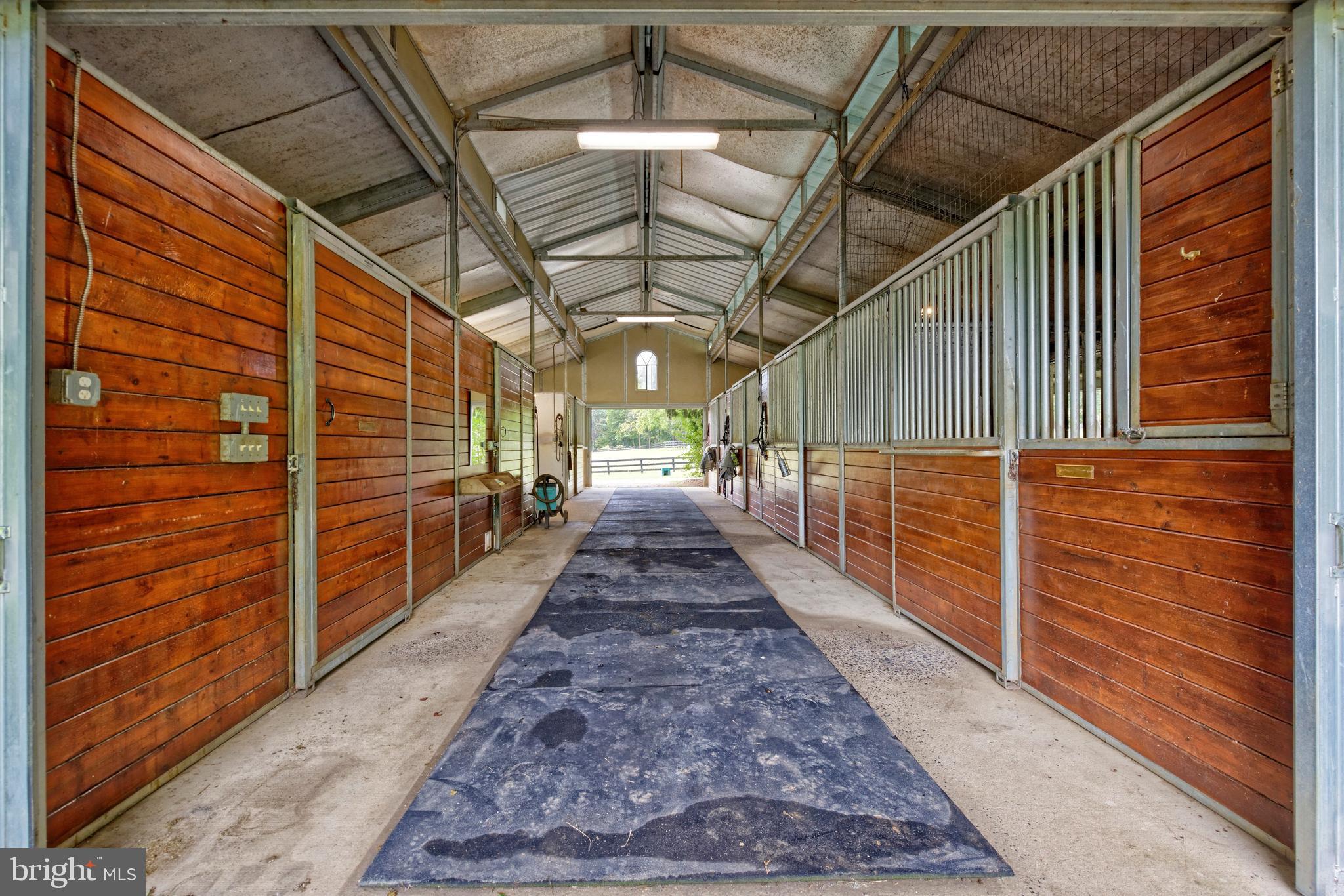 TROUGH HILL - Residential