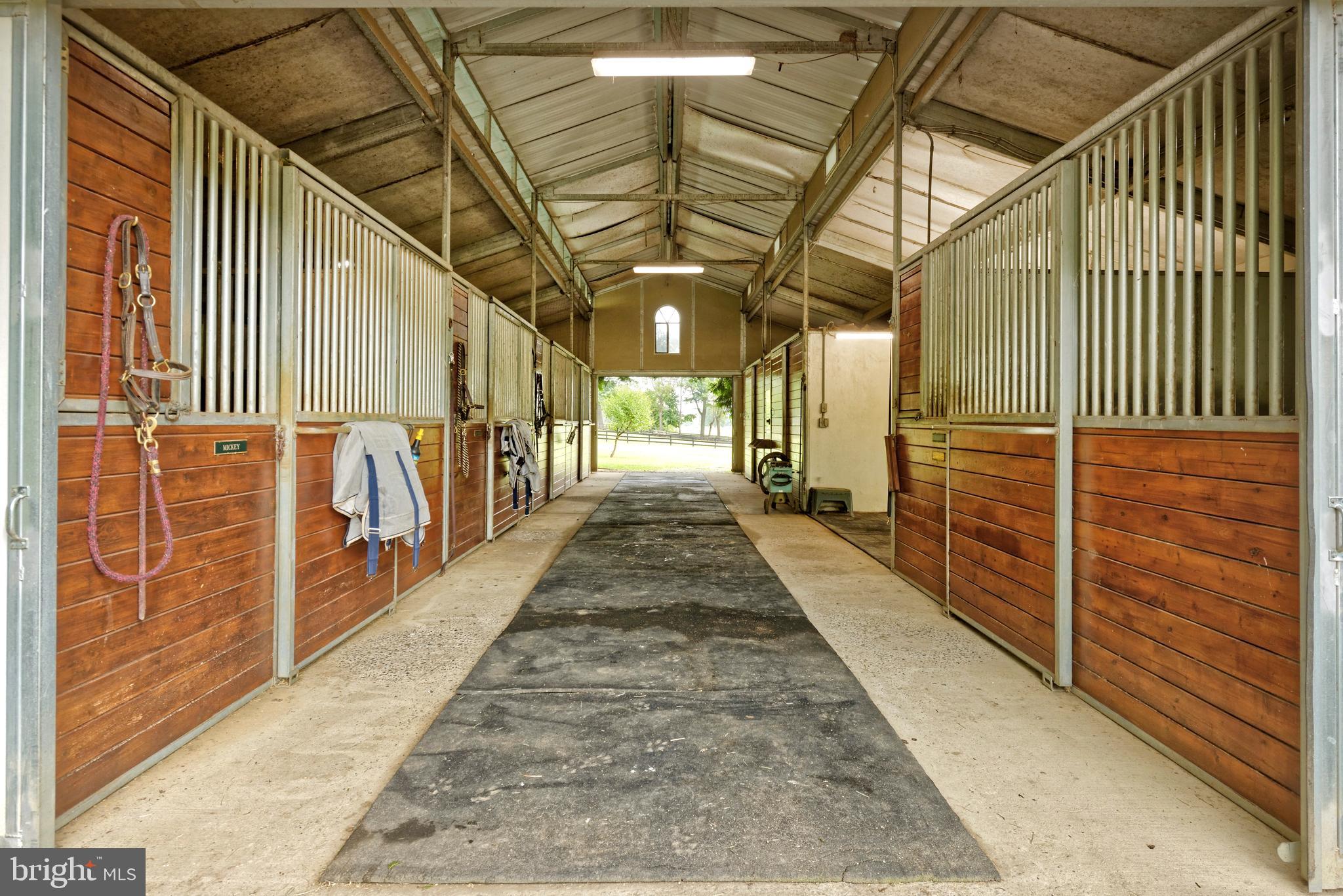 TROUGH HILL - Residential