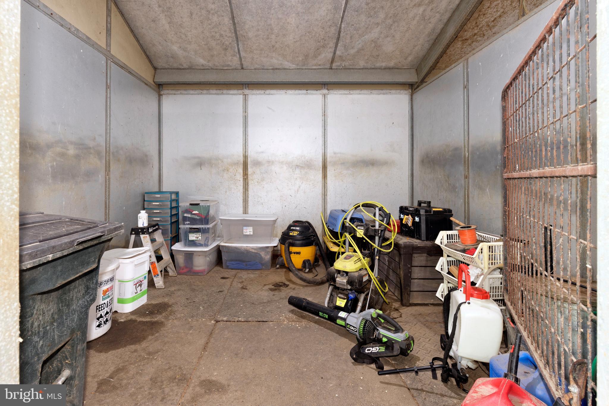 TROUGH HILL - Residential