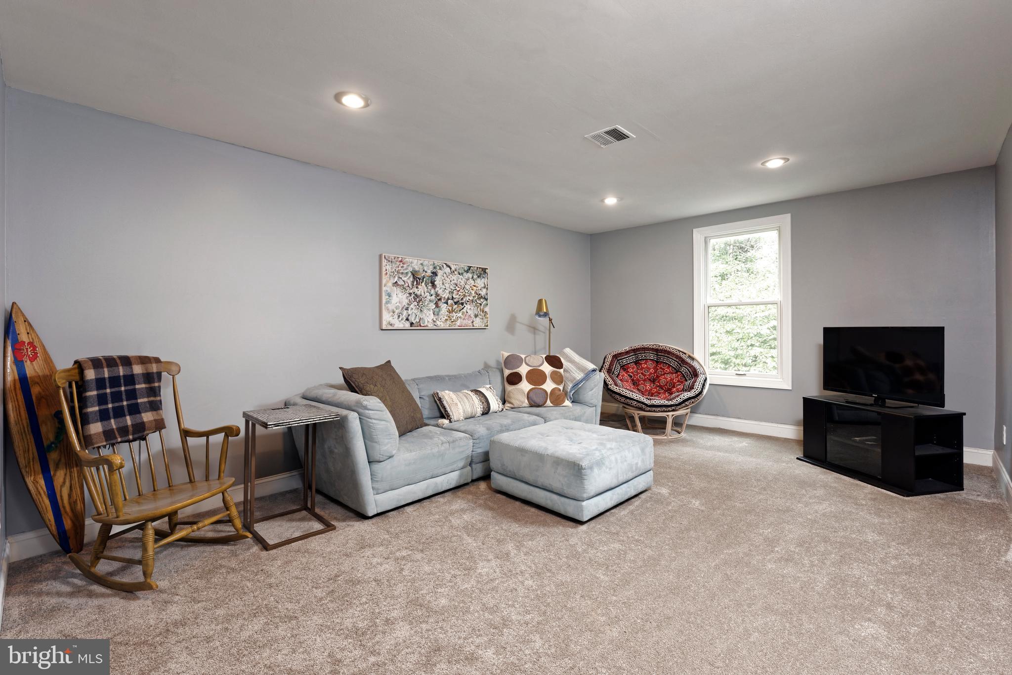 TROUGH HILL - Residential