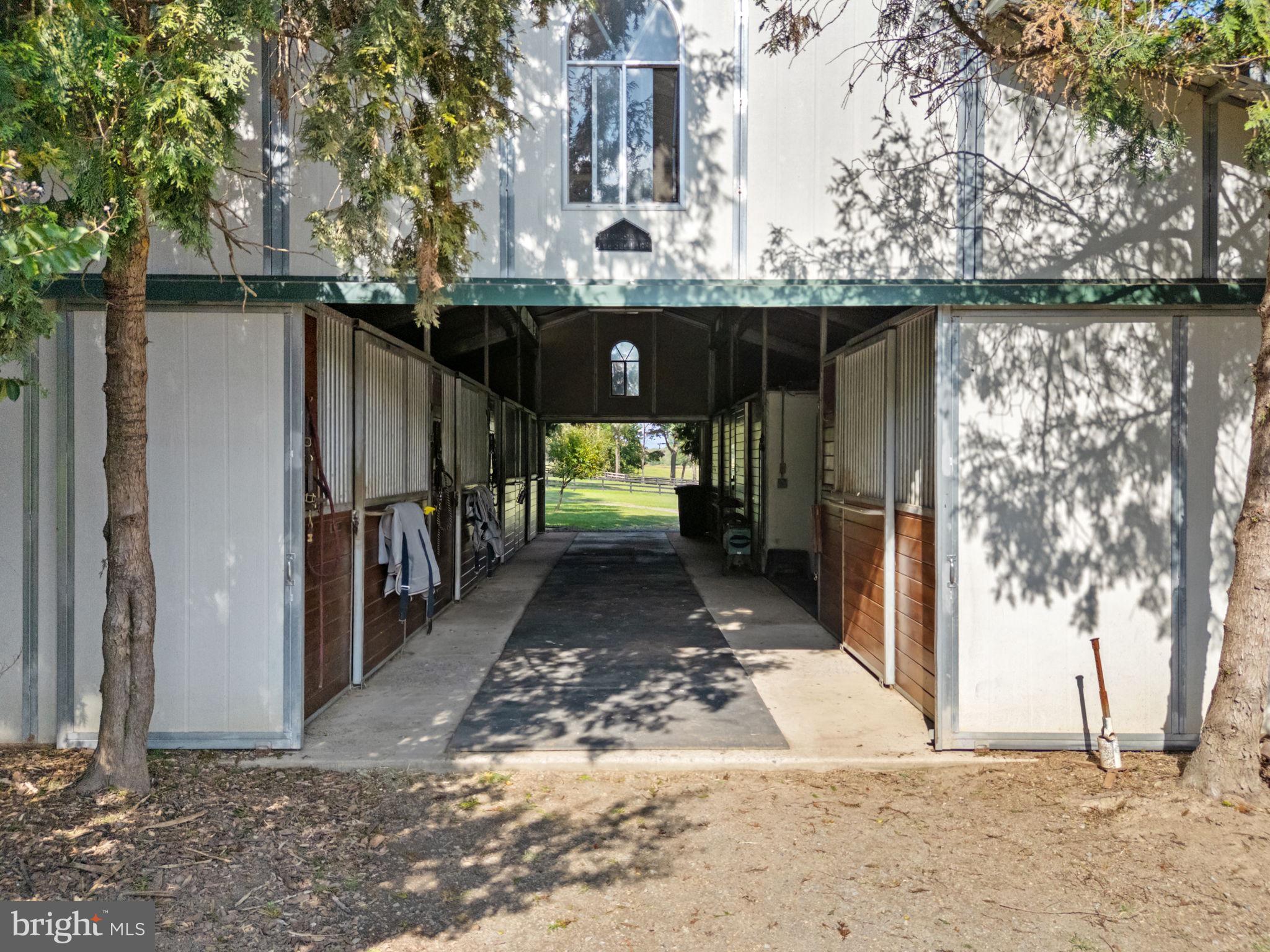 TROUGH HILL - Residential