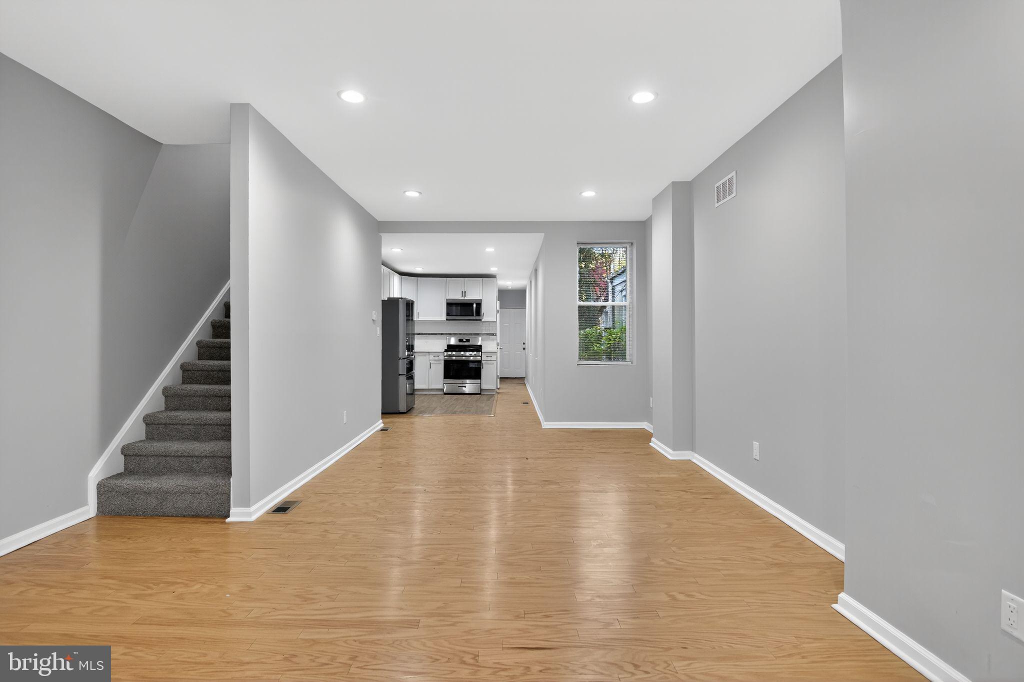 240 N LOMBARD STREET