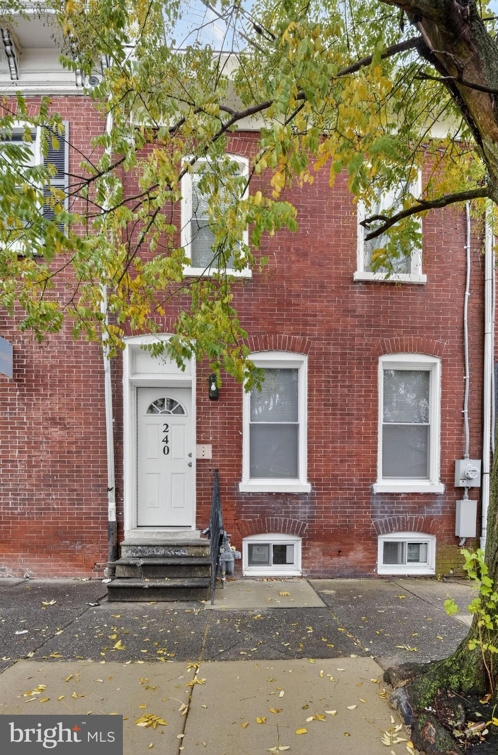 240 N LOMBARD STREET