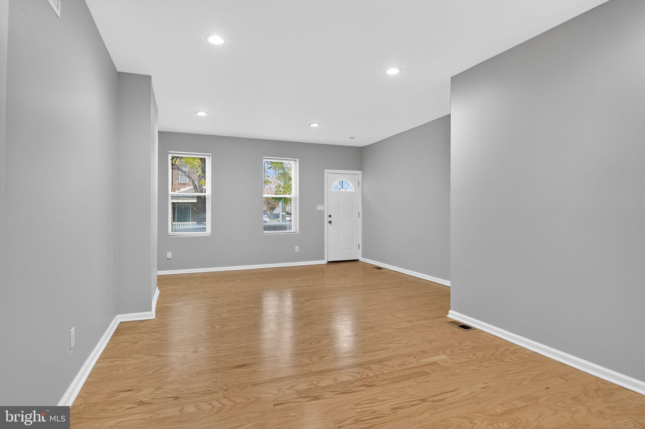 240 N LOMBARD STREET