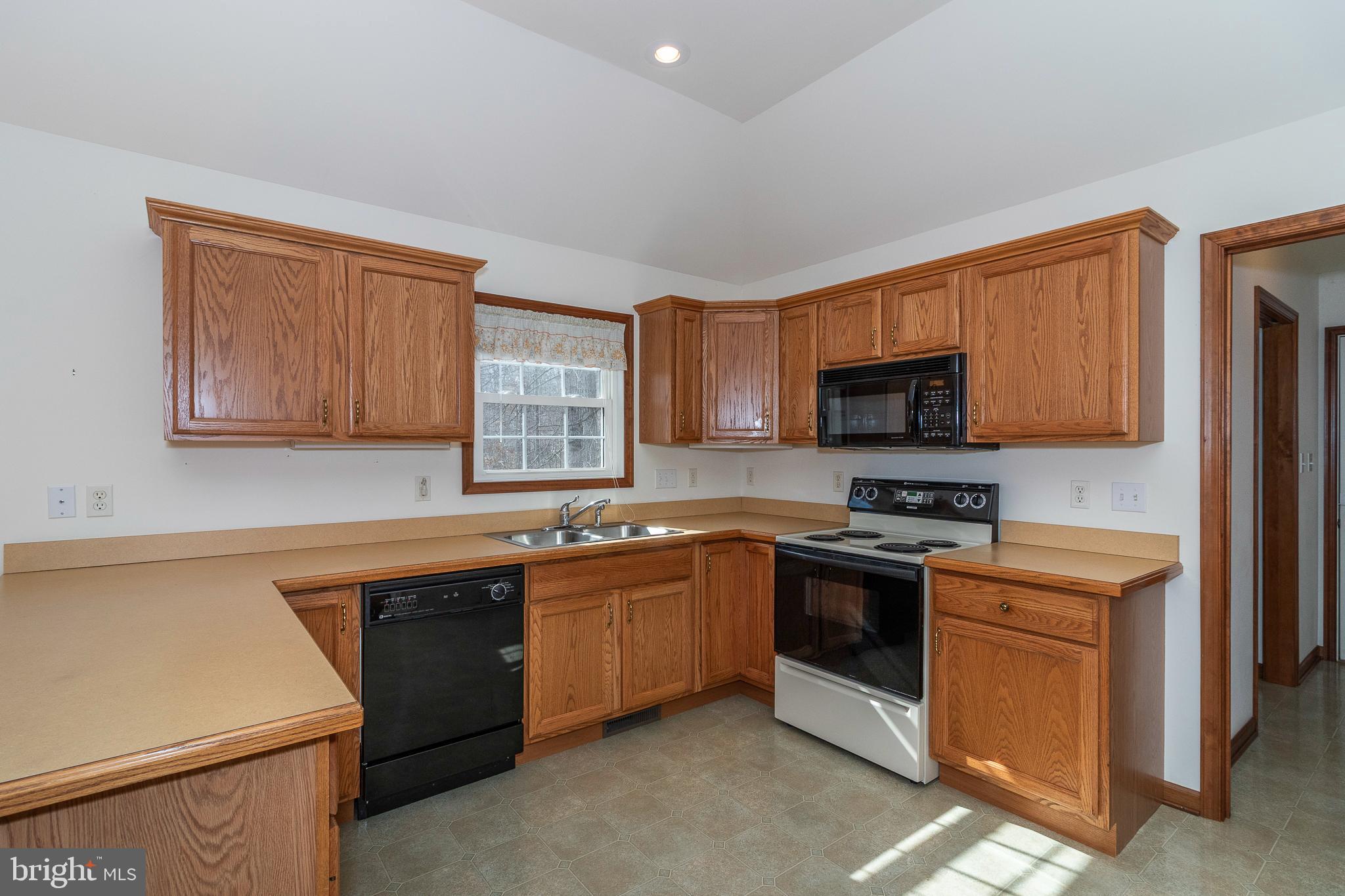 LAKE MONTICELLO - Residential