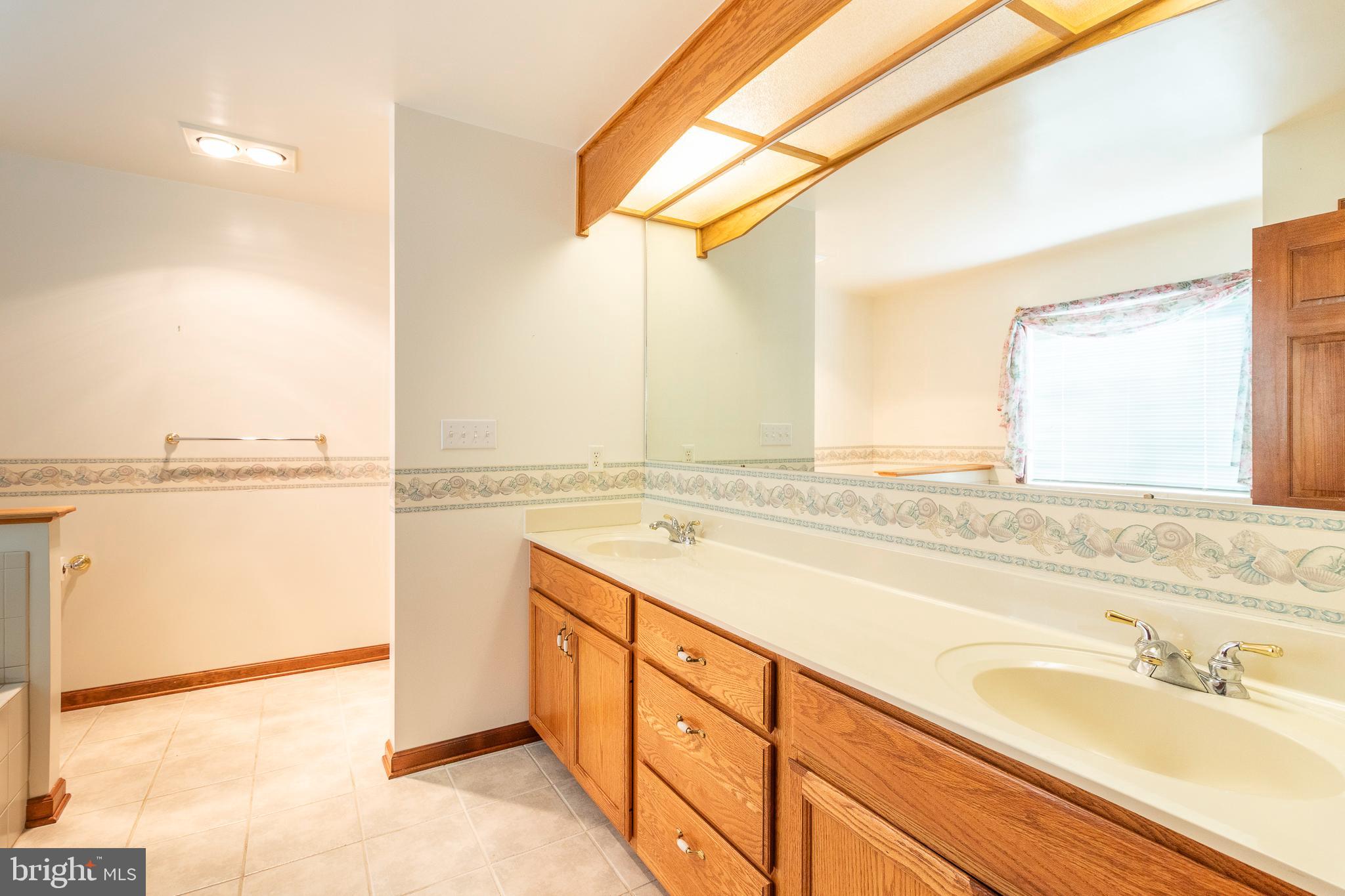 LAKE MONTICELLO - Residential